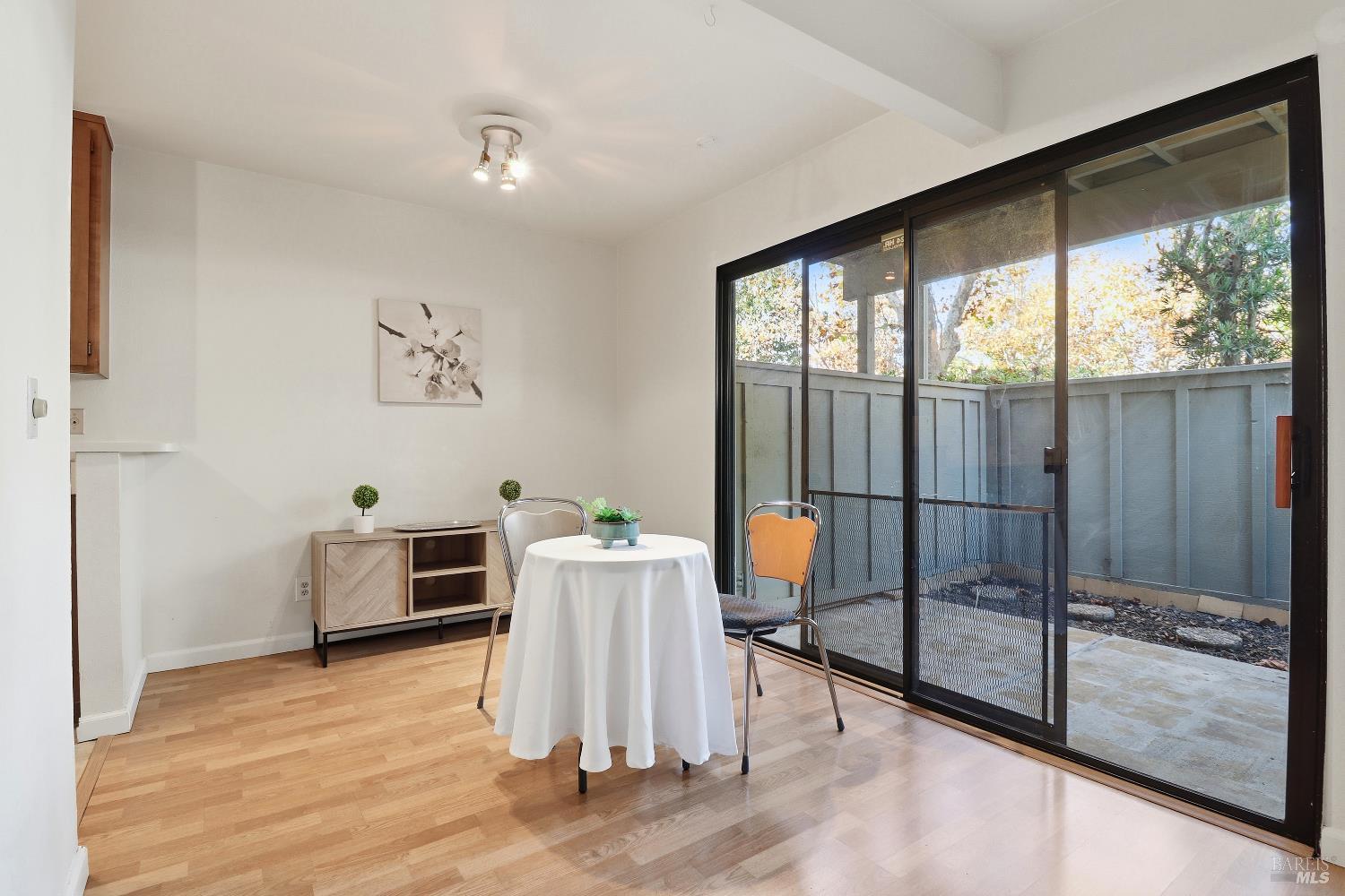 Detail Gallery Image 10 of 35 For 458 Bernice Ln, Sonoma,  CA 95476 - 2 Beds | 2 Baths