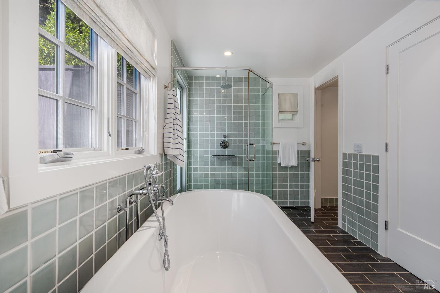 Detail Gallery Image 32 of 86 For 4044 Sonoma Hwy #14,  Napa,  CA 94559 - 2 Beds | 2/1 Baths