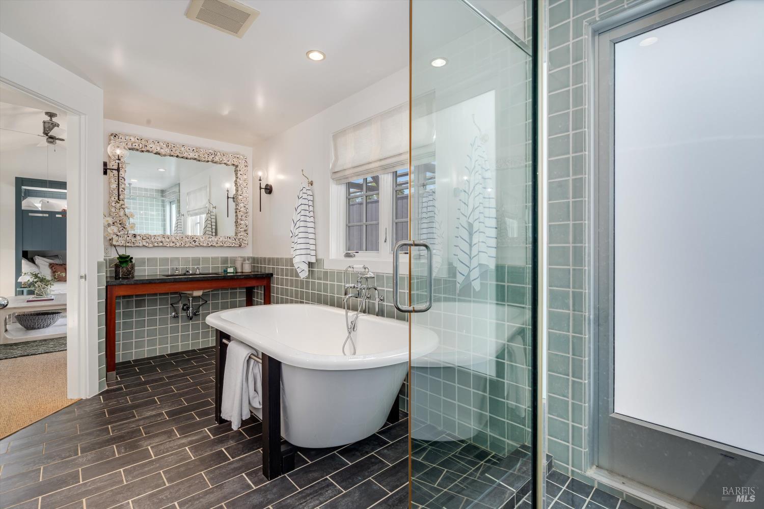 Detail Gallery Image 33 of 86 For 4044 Sonoma Hwy #14,  Napa,  CA 94559 - 2 Beds | 2/1 Baths