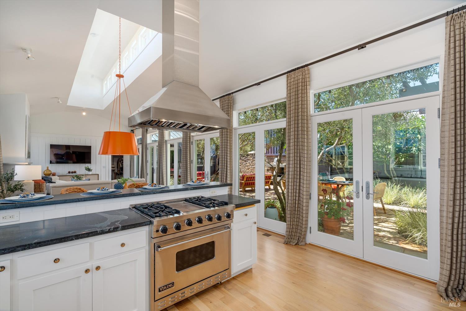 Detail Gallery Image 8 of 86 For 4044 Sonoma Hwy #14,  Napa,  CA 94559 - 2 Beds | 2/1 Baths