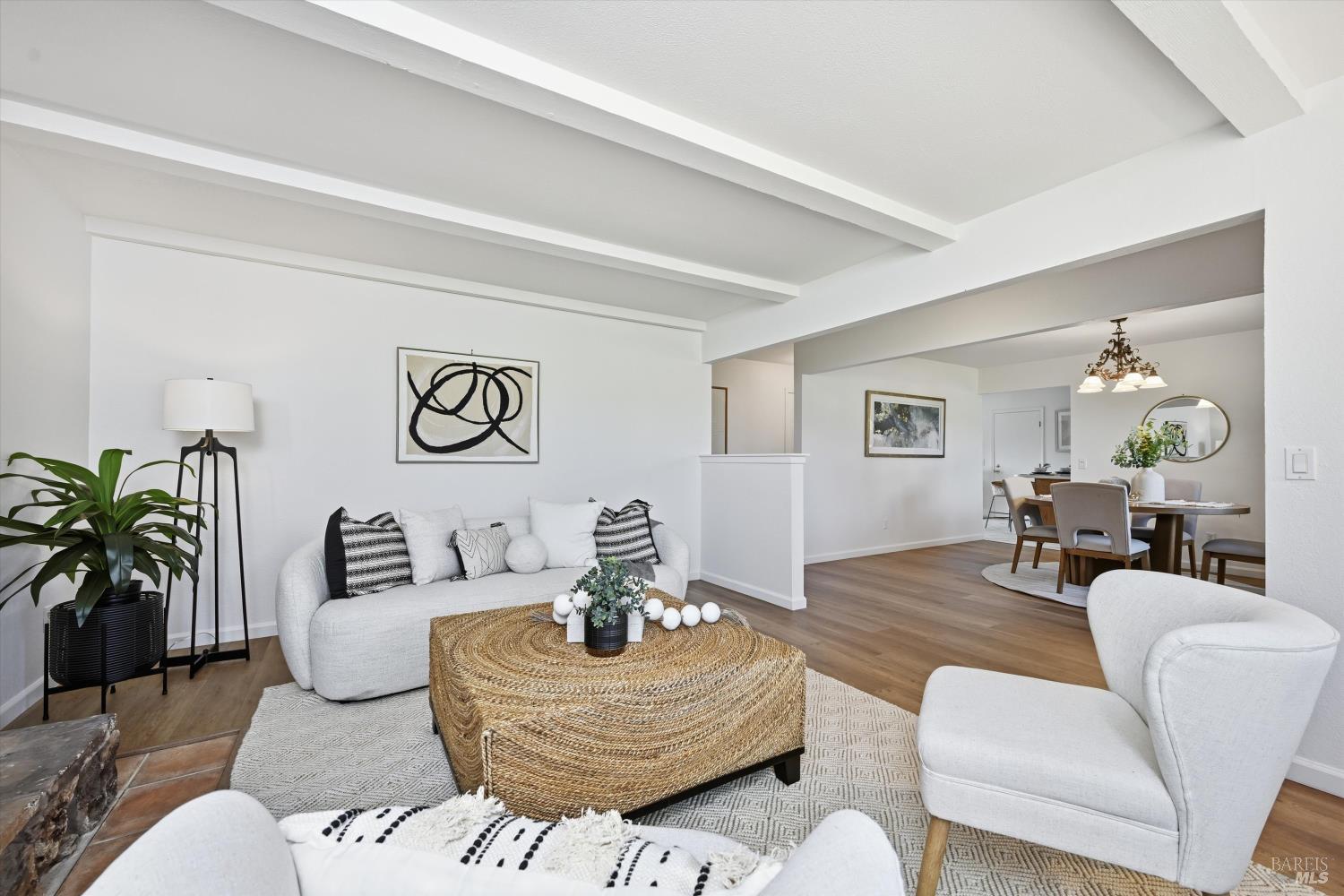 Detail Gallery Image 6 of 31 For 9125 Old Redwood Hwy, Cotati,  CA 94931 - 3 Beds | 2 Baths