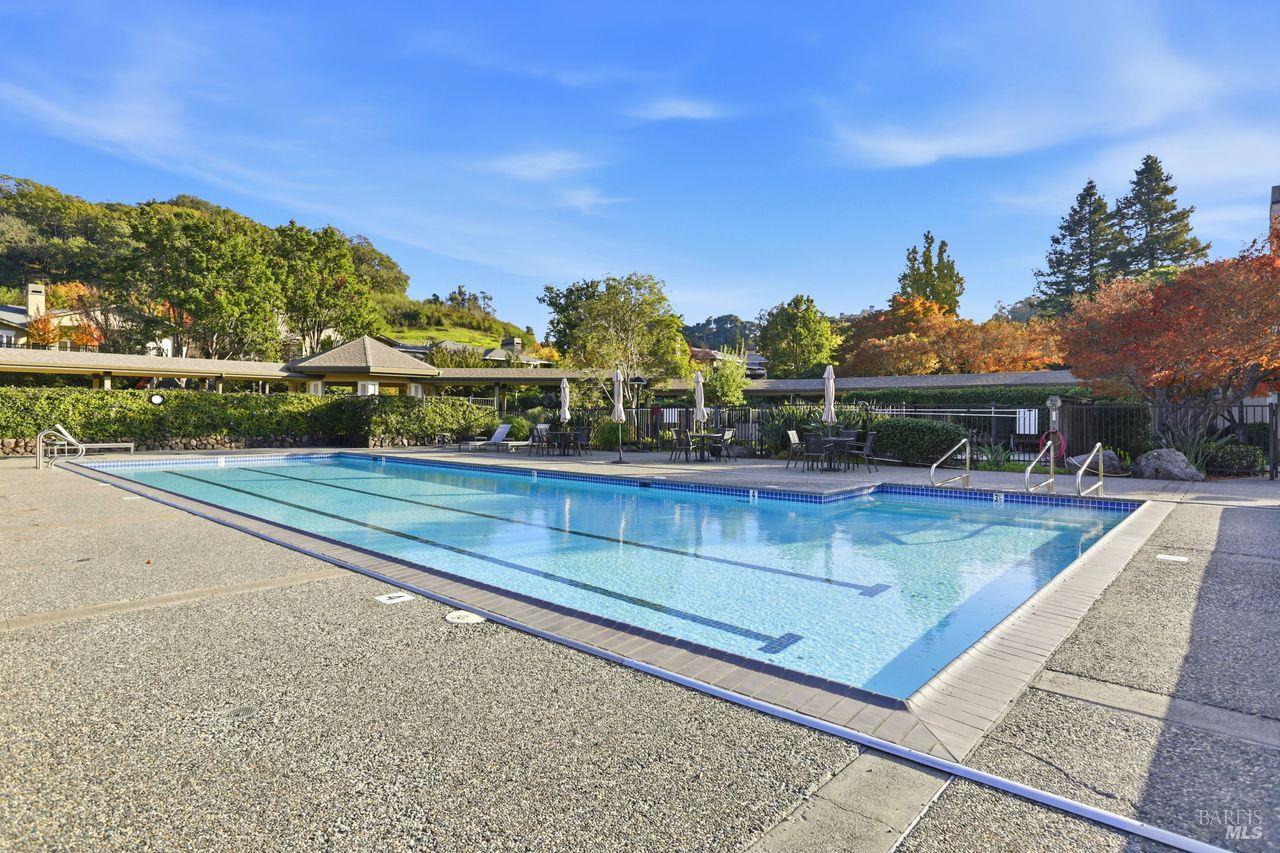 Detail Gallery Image 33 of 33 For 400 Deer Valley Rd 2f,  San Rafael,  CA 94903 - 2 Beds | 2 Baths