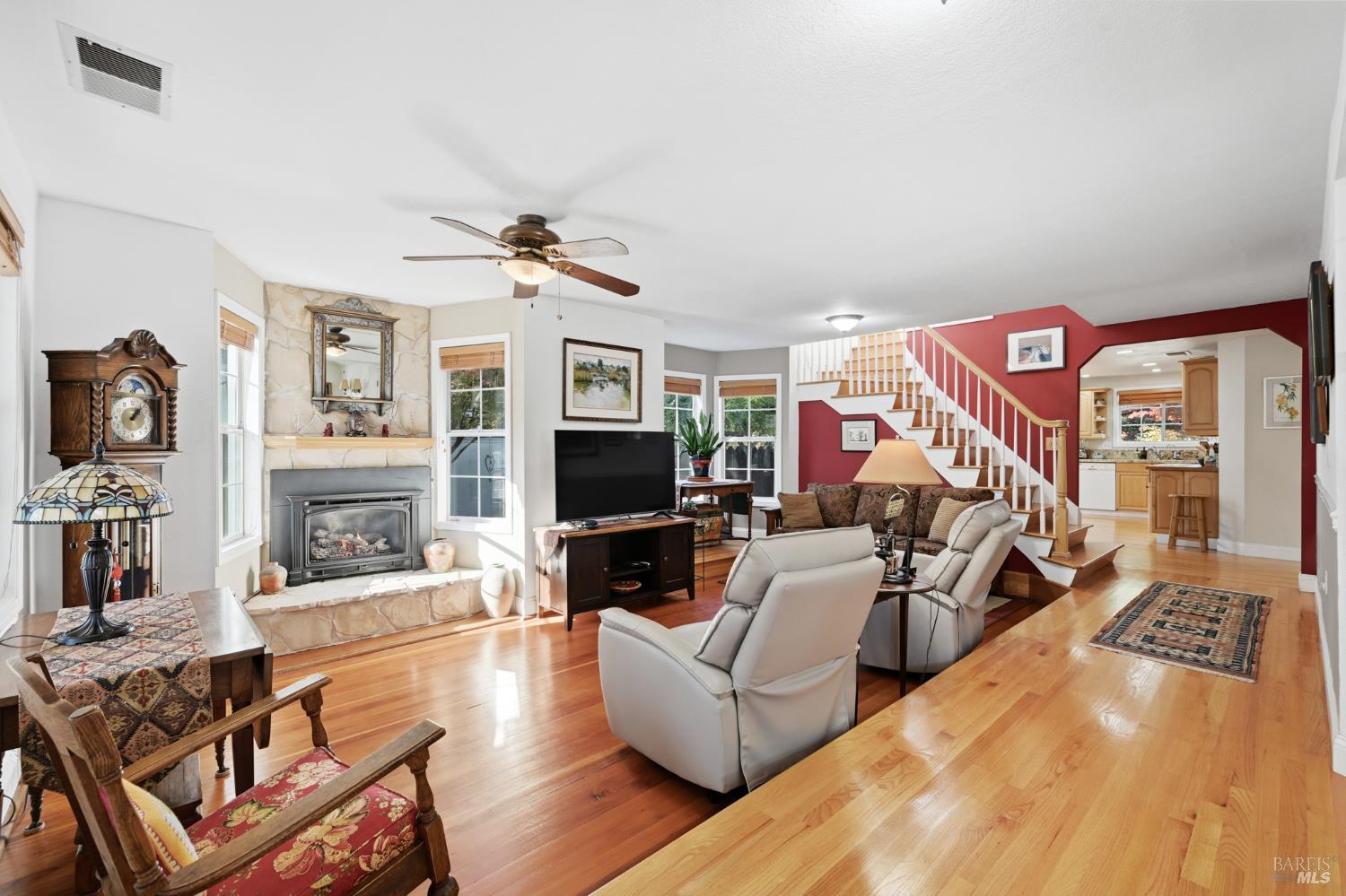 Detail Gallery Image 5 of 52 For 735 Carr Ave, Santa Rosa,  CA 95404 - 3 Beds | 2 Baths