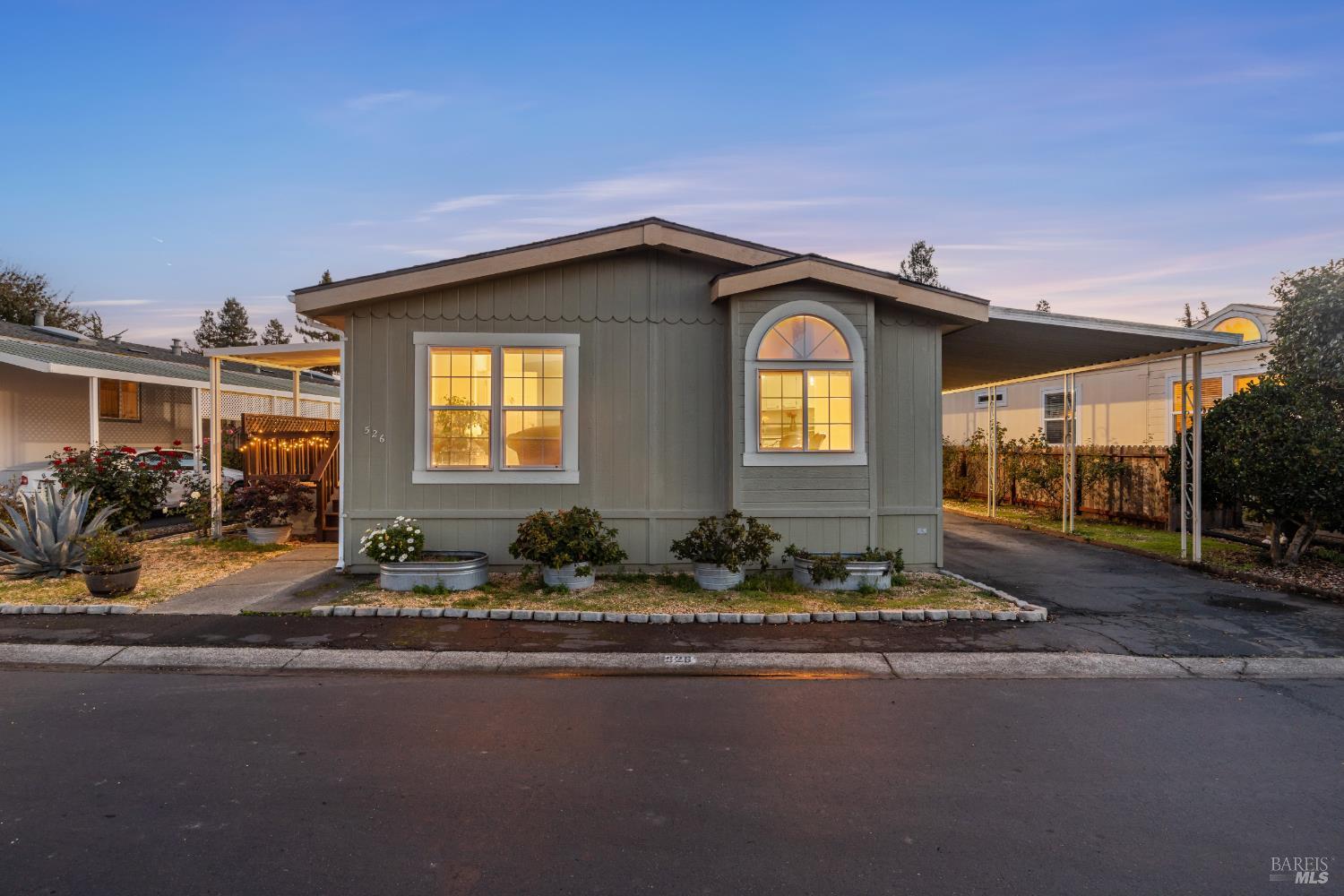 Detail Gallery Image 2 of 51 For 526 Mendocino Dr, Petaluma,  CA 94954 - 2 Beds | 2 Baths