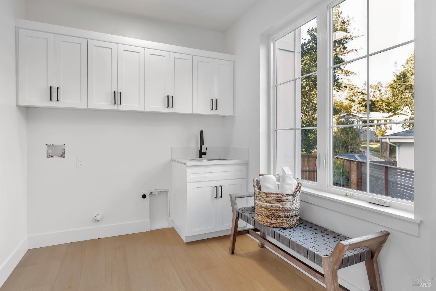 Detail Gallery Image 45 of 61 For 22 Cedar Ave, Kentfield,  CA 94904 - 5 Beds | 5 Baths