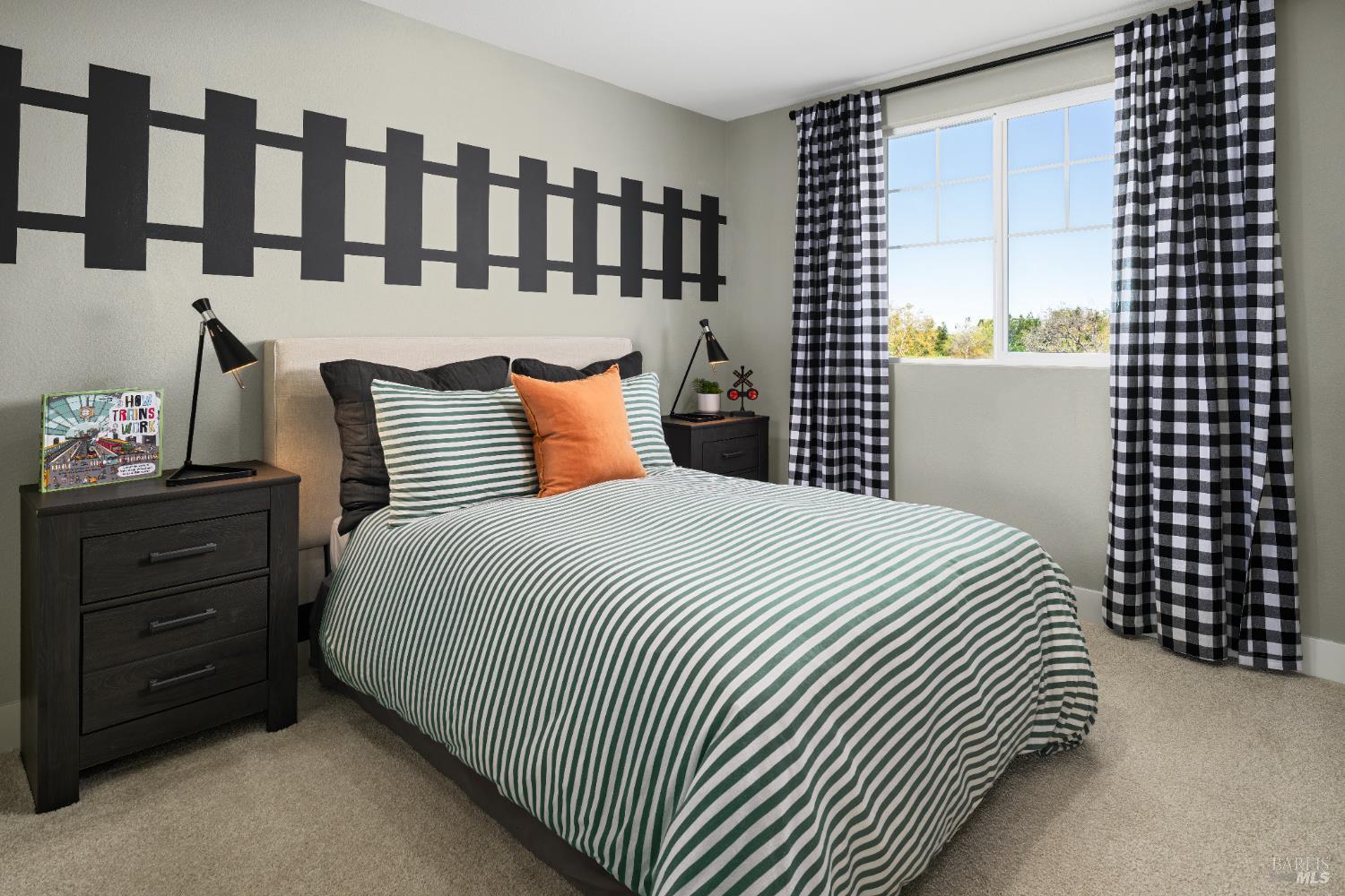 Detail Gallery Image 15 of 16 For 2428 Midnight Ln, Santa Rosa,  CA 95403 - 5 Beds | 3 Baths