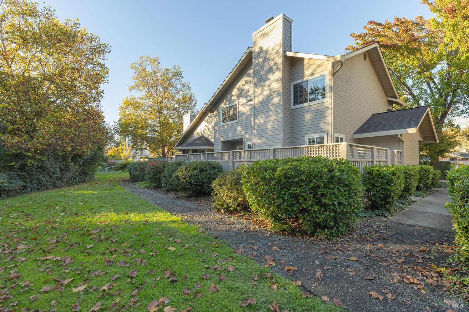 Detail Gallery Image 36 of 56 For 71 Valley Club Cir, Napa,  CA 94558 - 3 Beds | 2/1 Baths