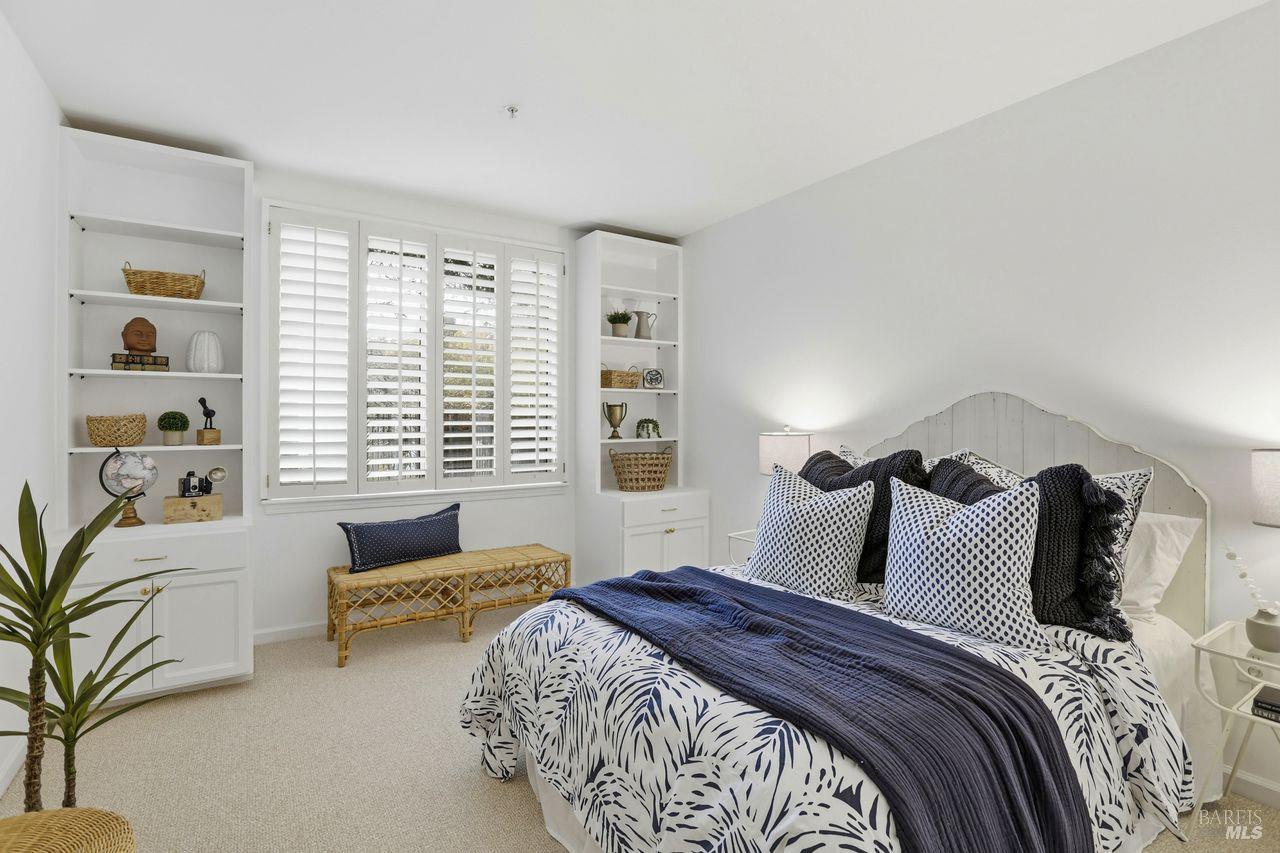 Detail Gallery Image 12 of 33 For 400 Deer Valley Rd 2f,  San Rafael,  CA 94903 - 2 Beds | 2 Baths