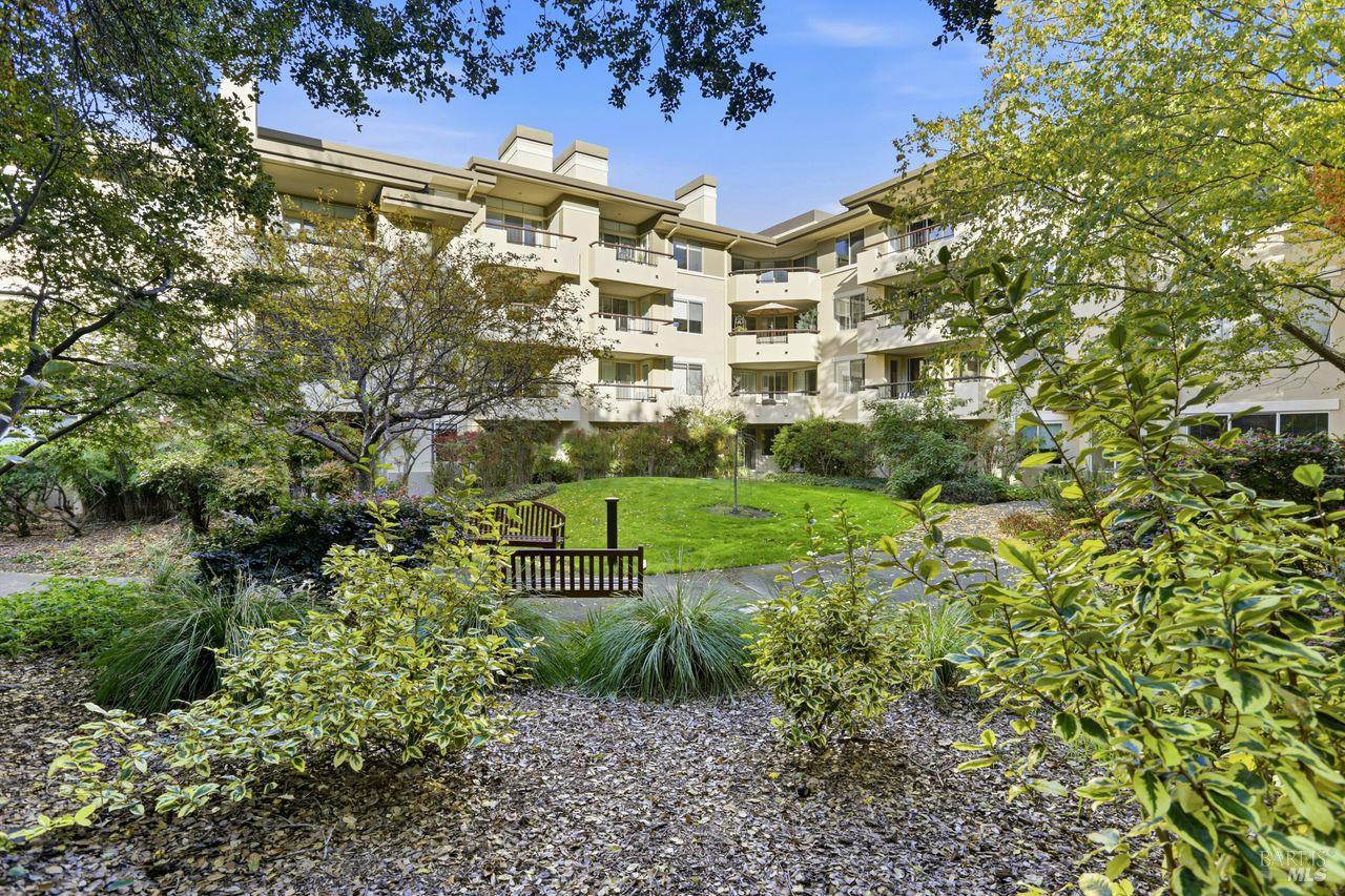 Detail Gallery Image 28 of 33 For 400 Deer Valley Rd 2f,  San Rafael,  CA 94903 - 2 Beds | 2 Baths