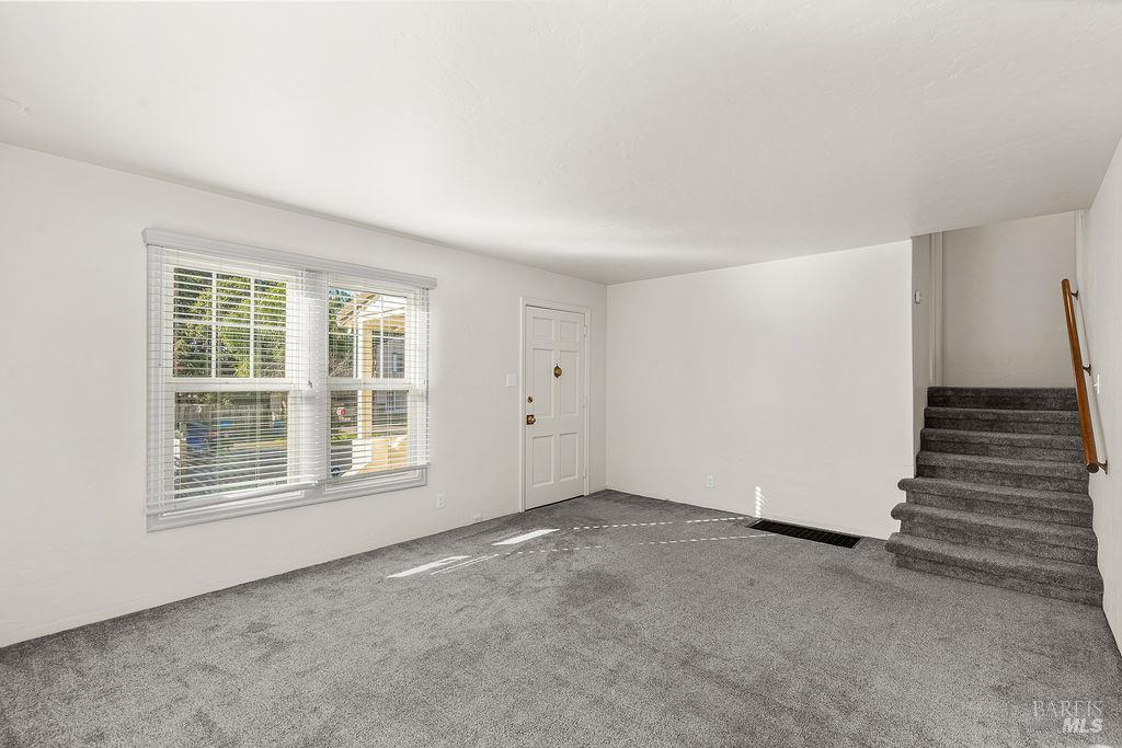 Detail Gallery Image 5 of 31 For 104 Hermosa Ave, Vallejo,  CA 94589 - 2 Beds | 1 Baths