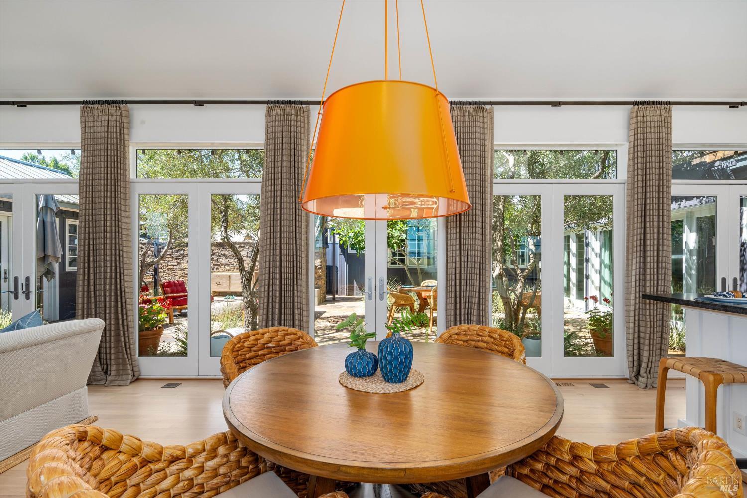 Detail Gallery Image 9 of 86 For 4044 Sonoma Hwy #14,  Napa,  CA 94559 - 2 Beds | 2/1 Baths