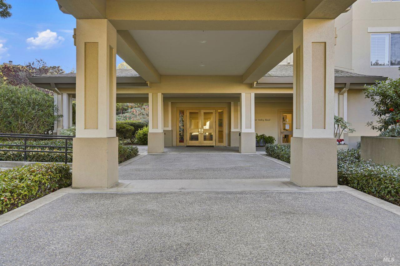 Detail Gallery Image 25 of 33 For 400 Deer Valley Rd 2f,  San Rafael,  CA 94903 - 2 Beds | 2 Baths