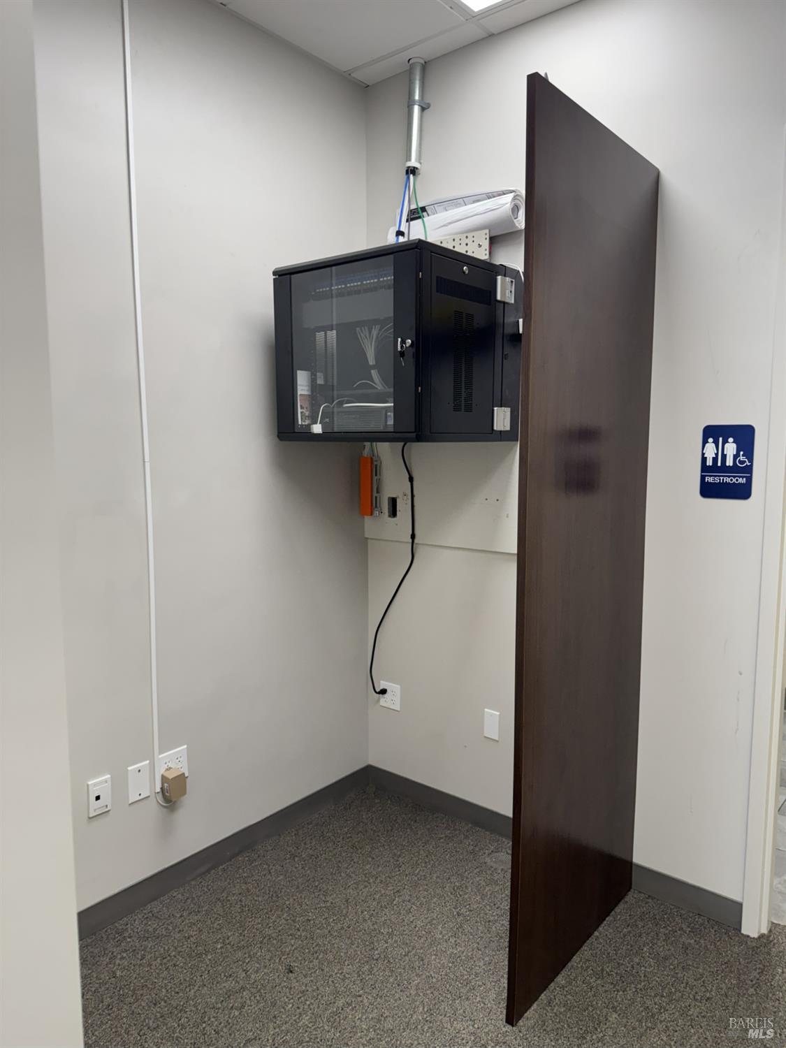 Detail Gallery Image 8 of 12 For 975 Diablo Ave #104,  Novato,  CA 94947 - – Beds | – Baths