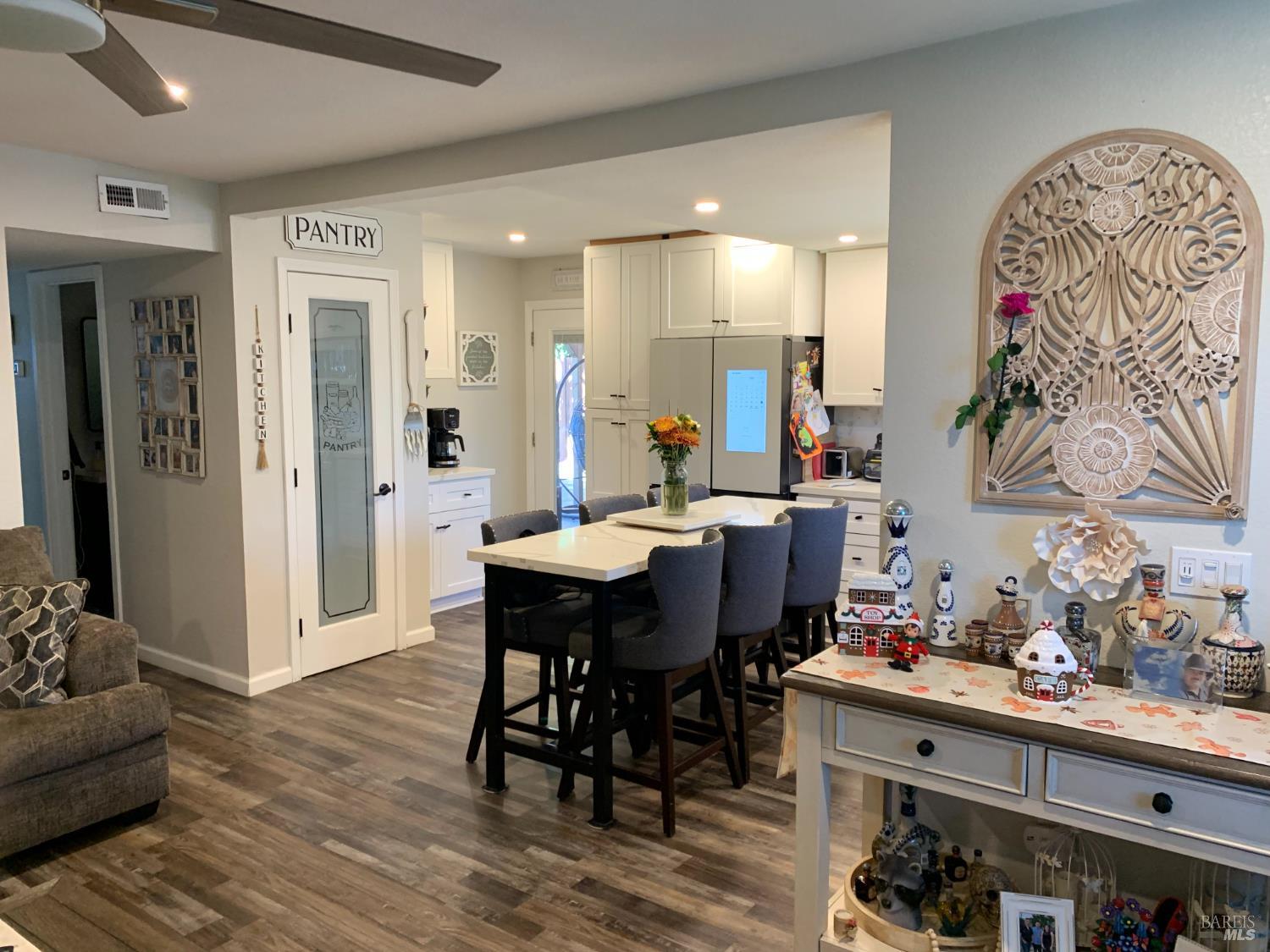 Detail Gallery Image 5 of 17 For 497 Umland Dr, Santa Rosa,  CA 95401 - 3 Beds | 2 Baths