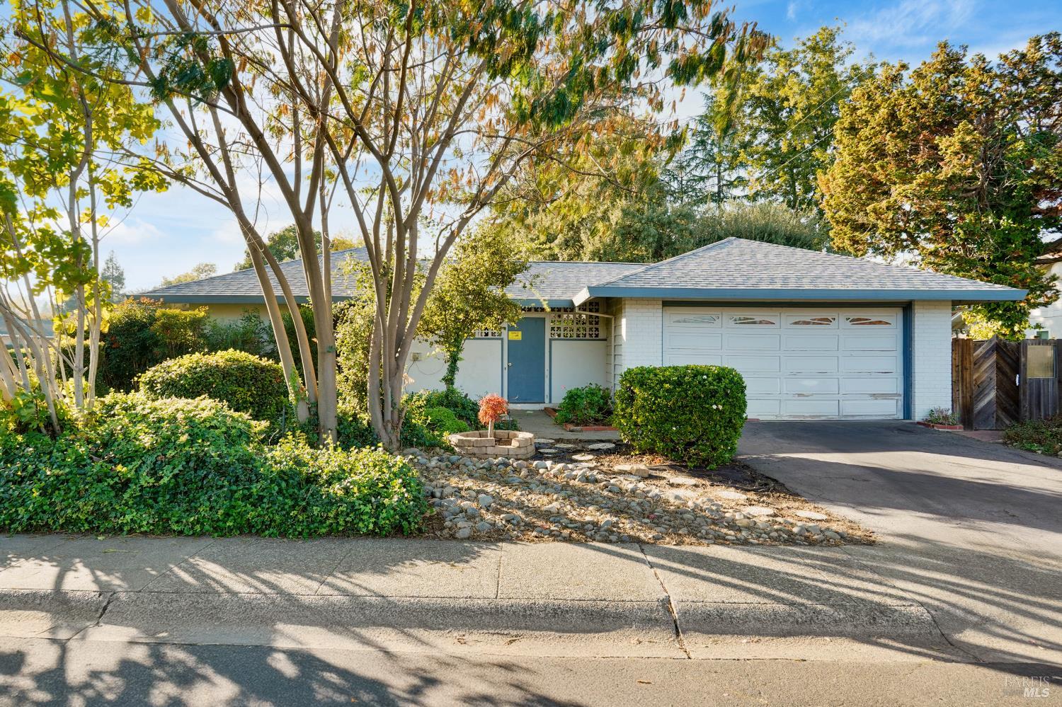 Detail Gallery Image 4 of 80 For 300 Neil St, Vacaville,  CA 95688 - 3 Beds | 2 Baths