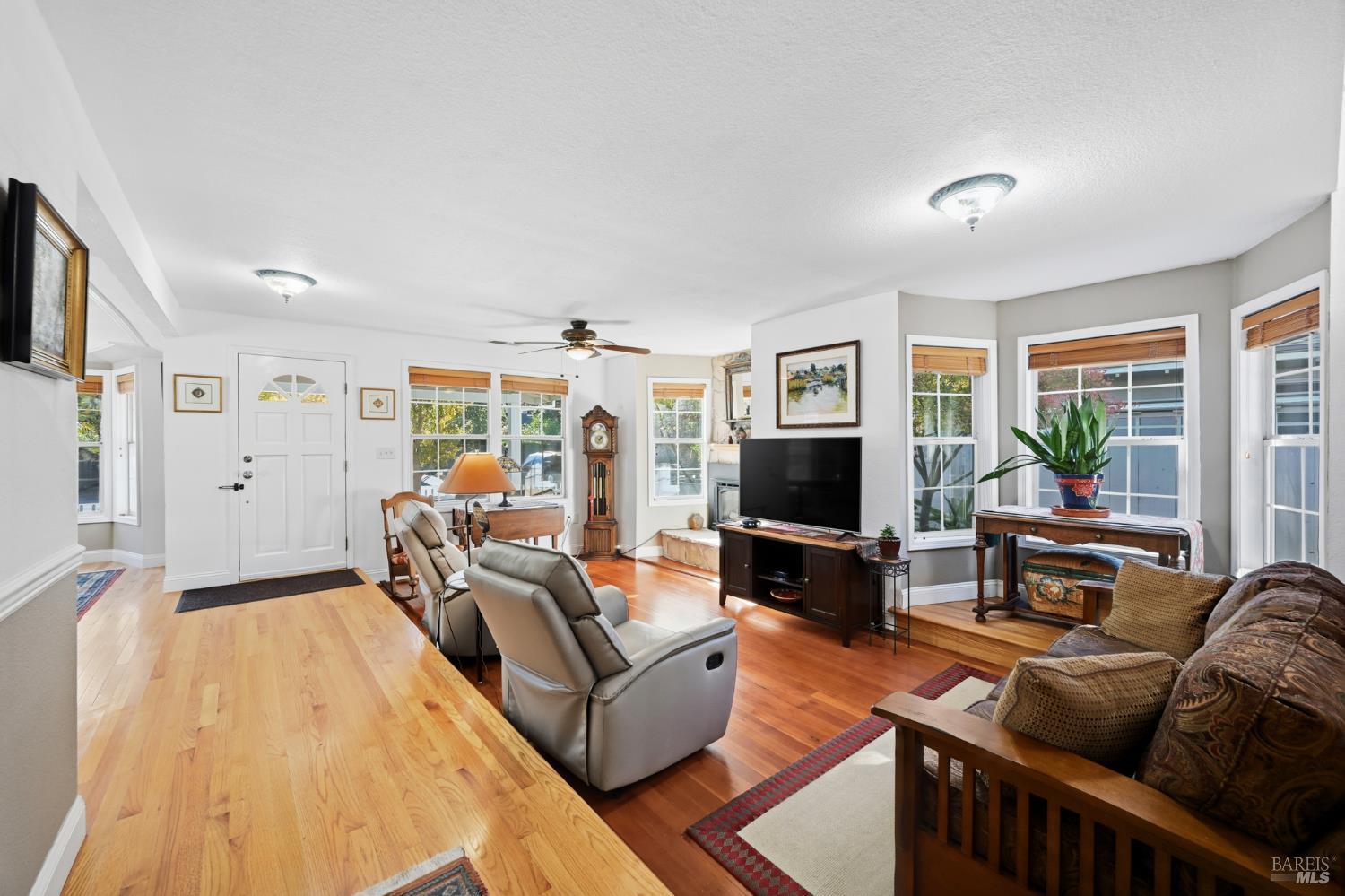 Detail Gallery Image 8 of 52 For 735 Carr Ave, Santa Rosa,  CA 95404 - 3 Beds | 2 Baths