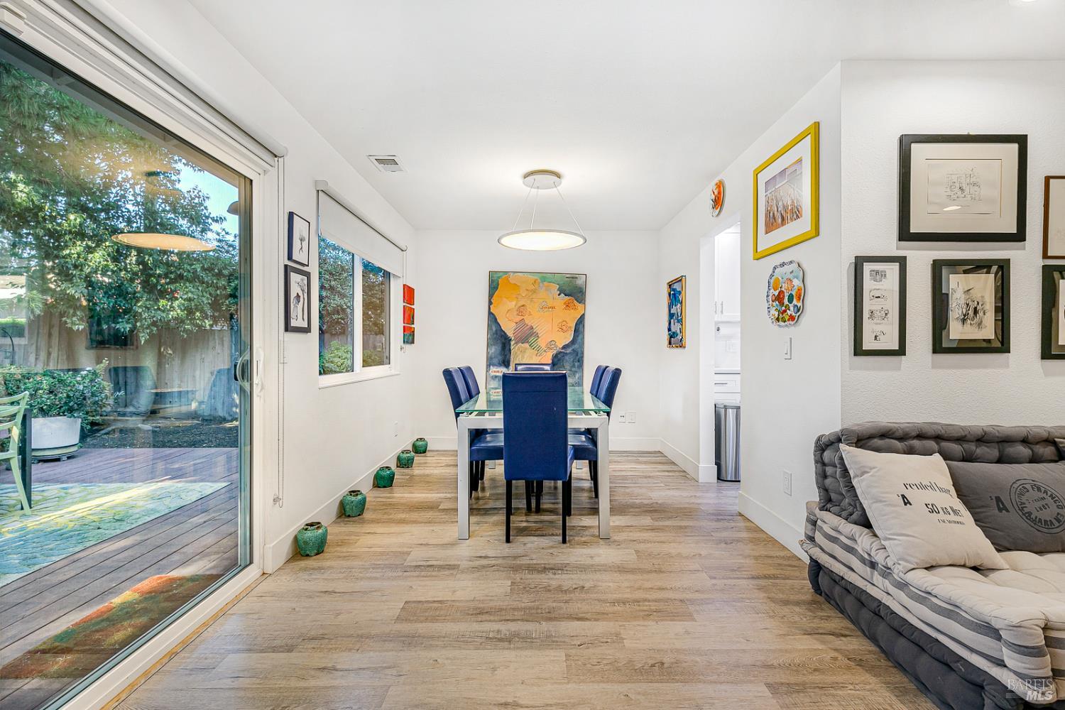 Detail Gallery Image 8 of 31 For 1927 Calavaras Dr, Santa Rosa,  CA 95405 - 3 Beds | 2 Baths