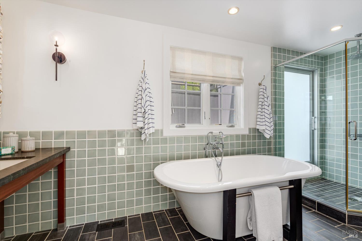 Detail Gallery Image 31 of 86 For 4044 Sonoma Hwy #14,  Napa,  CA 94559 - 2 Beds | 2/1 Baths