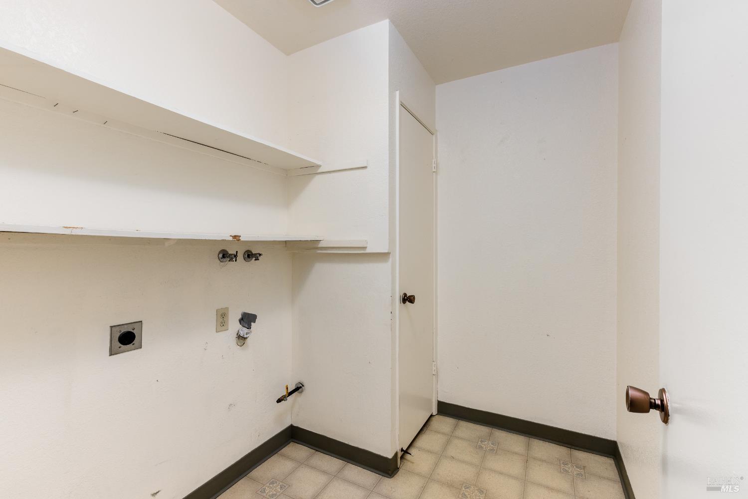 Detail Gallery Image 13 of 18 For 2312 Cross Ave, Santa Rosa,  CA 95401 - 2 Beds | 2 Baths