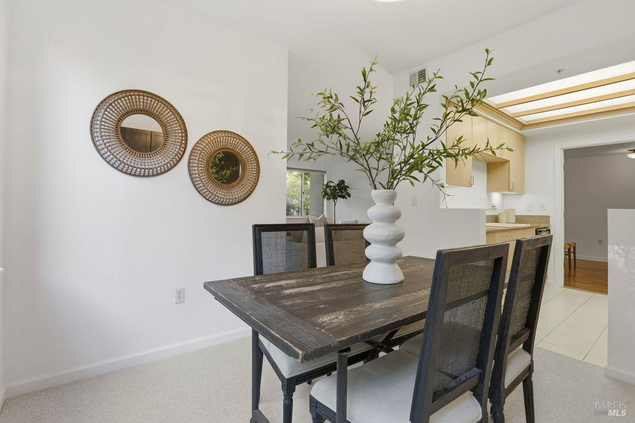 Detail Gallery Image 6 of 33 For 400 Deer Valley Rd 2f,  San Rafael,  CA 94903 - 2 Beds | 2 Baths