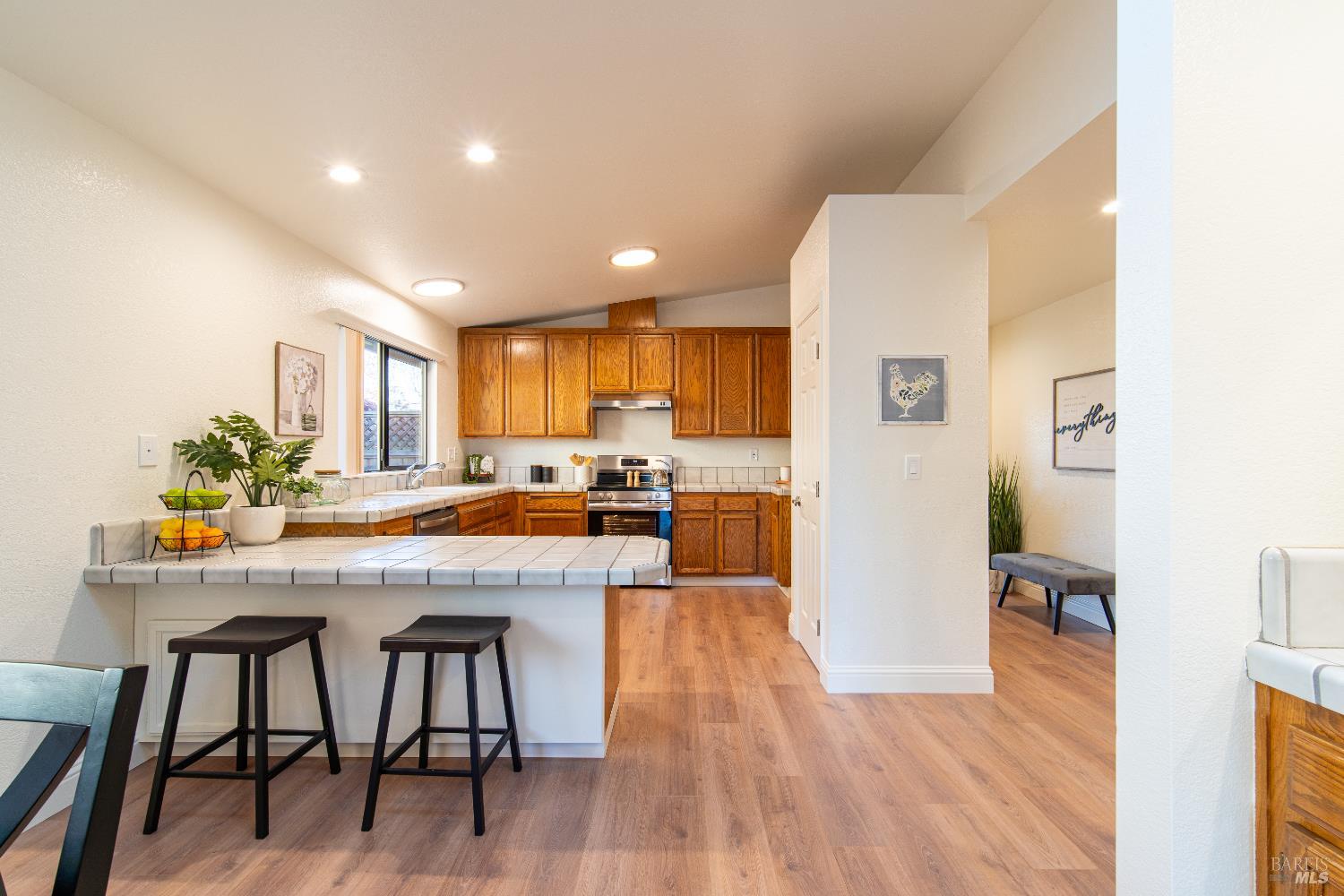 Detail Gallery Image 13 of 48 For 1416 Middlebrook Way, Rohnert Park,  CA 94928 - 3 Beds | 2 Baths