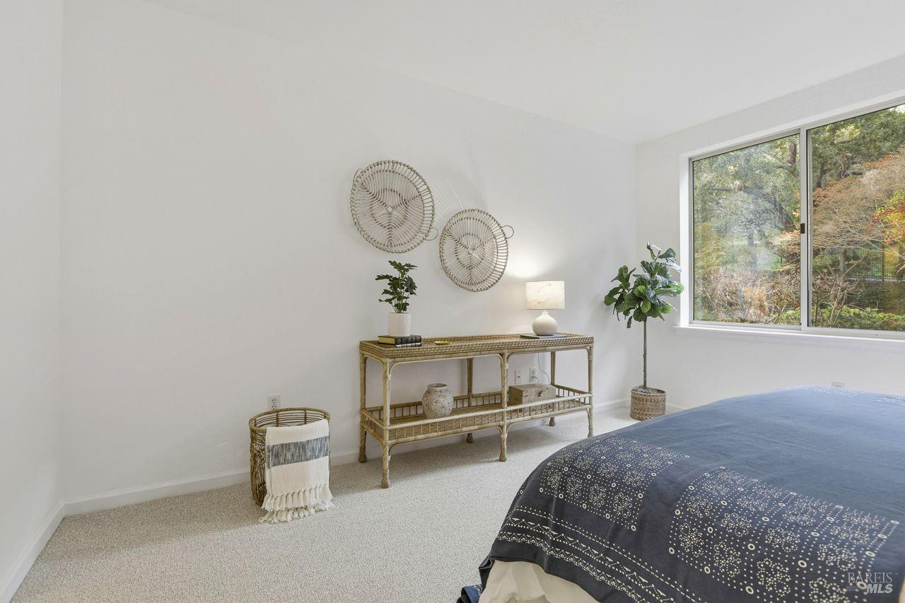 Detail Gallery Image 18 of 33 For 400 Deer Valley Rd 2f,  San Rafael,  CA 94903 - 2 Beds | 2 Baths