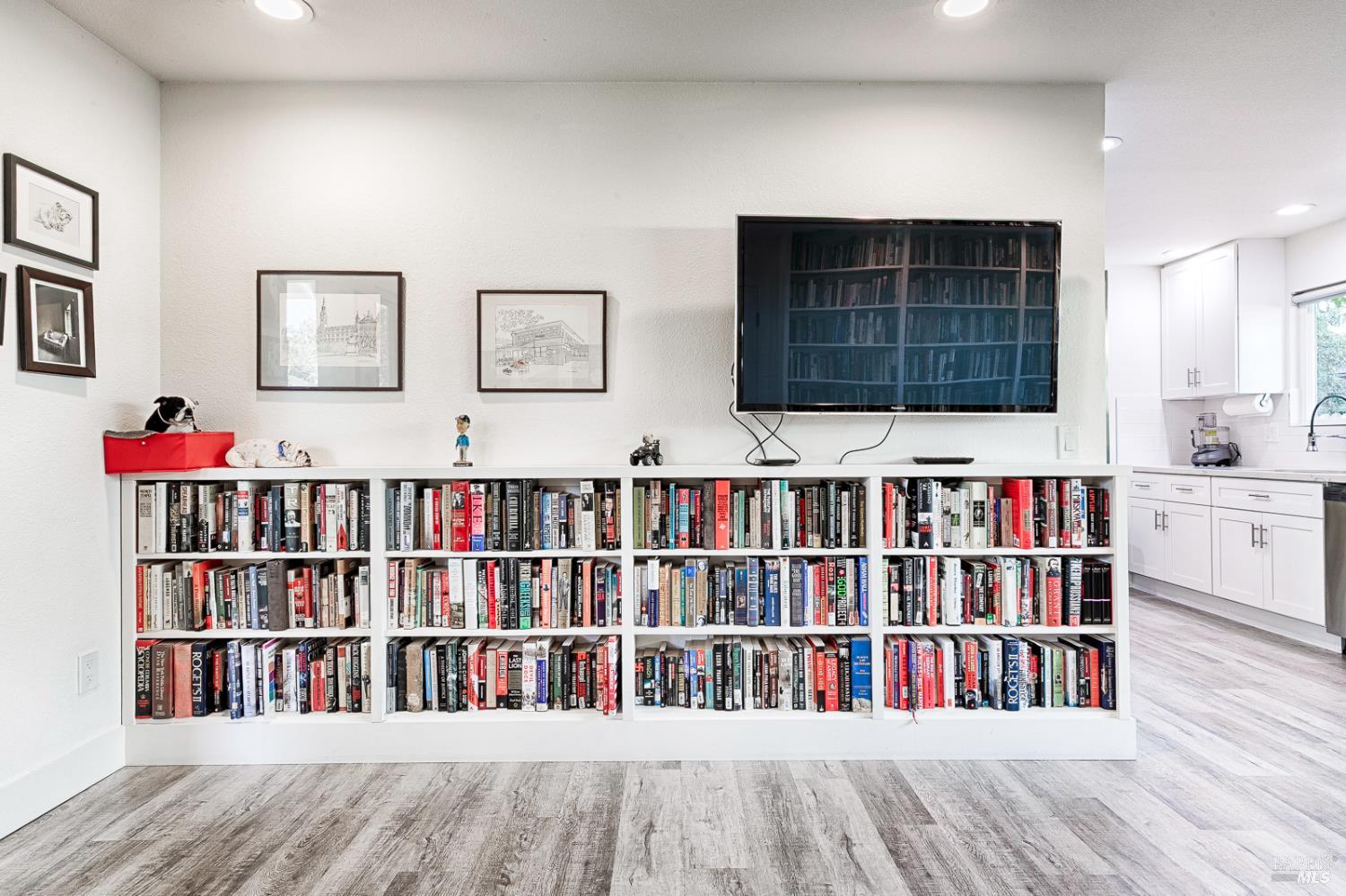 Detail Gallery Image 13 of 31 For 1927 Calavaras Dr, Santa Rosa,  CA 95405 - 3 Beds | 2 Baths