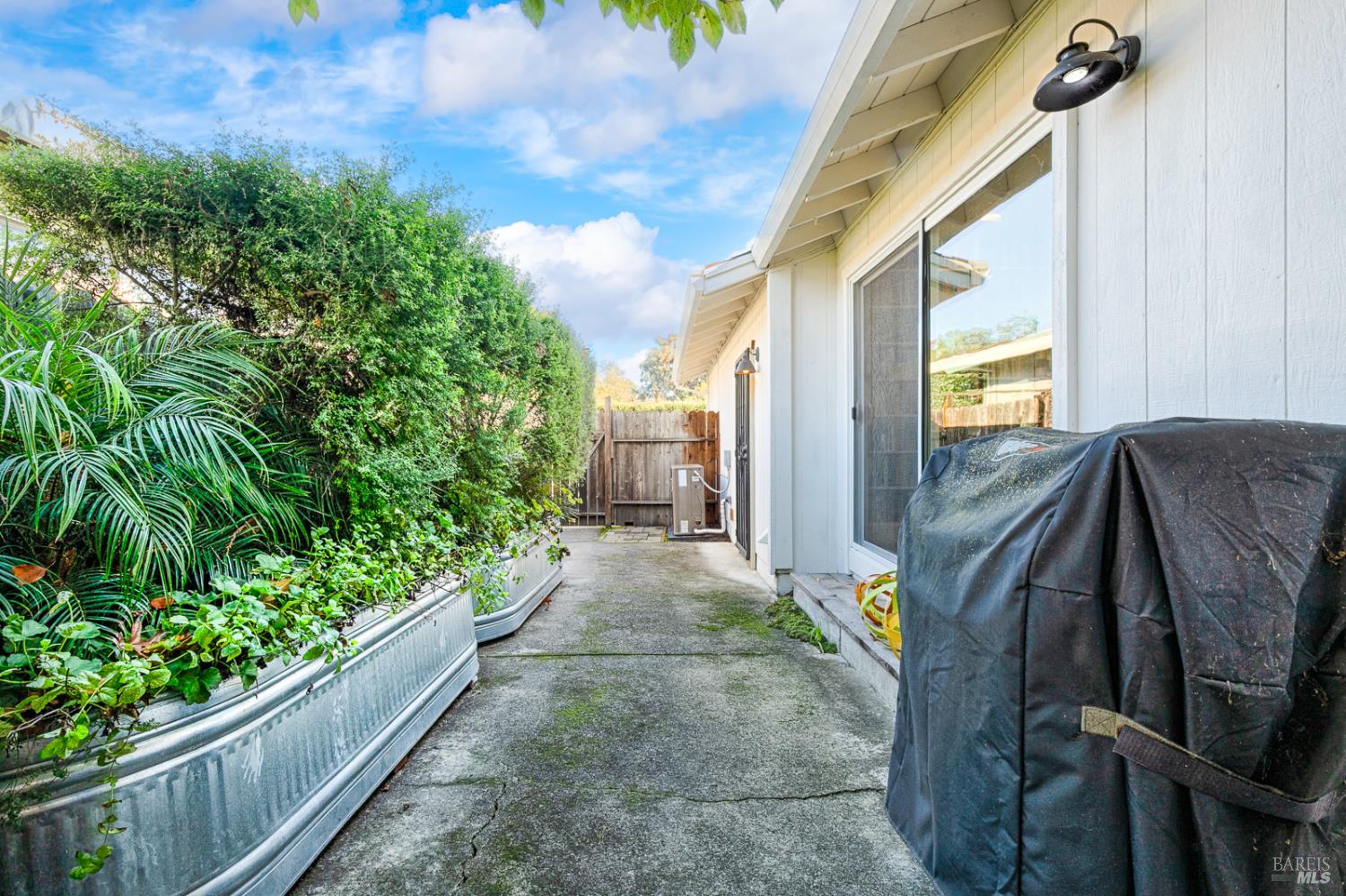 Detail Gallery Image 29 of 31 For 1927 Calavaras Dr, Santa Rosa,  CA 95405 - 3 Beds | 2 Baths