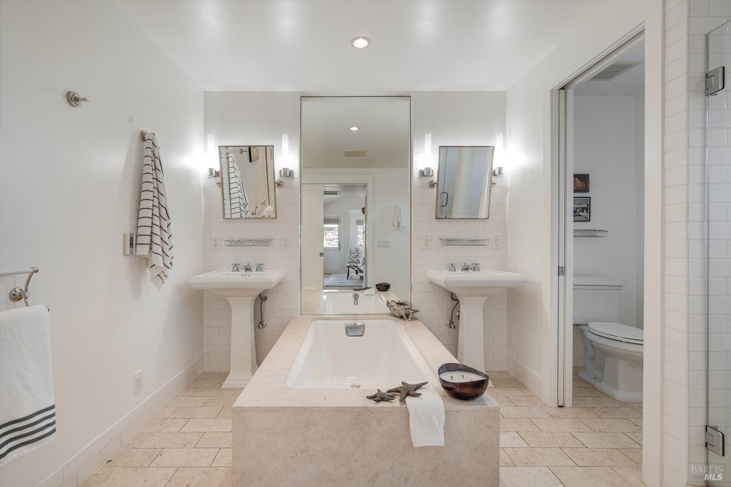 Detail Gallery Image 22 of 86 For 4044 Sonoma Hwy #14,  Napa,  CA 94559 - 2 Beds | 2/1 Baths