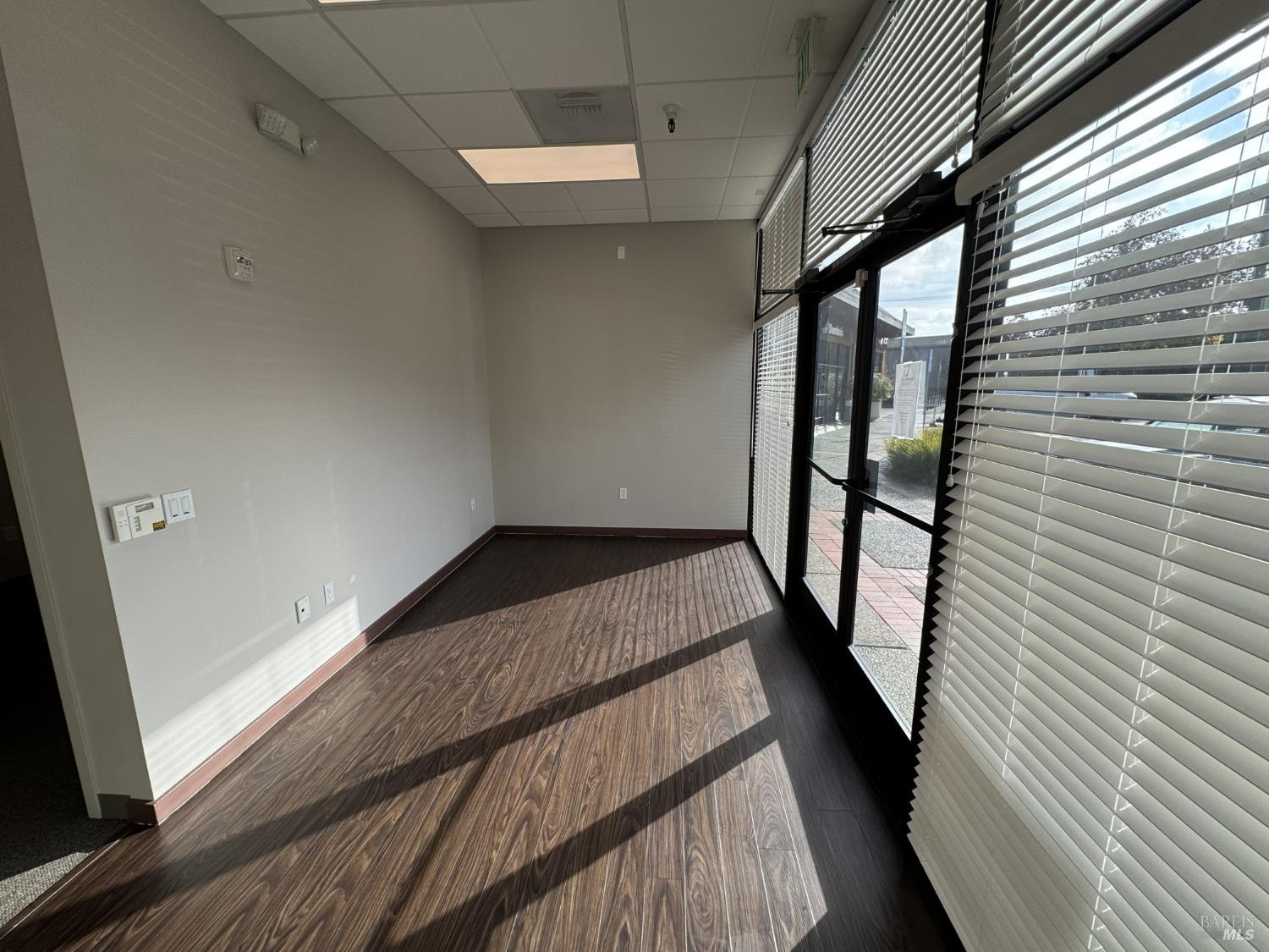 Detail Gallery Image 6 of 12 For 975 Diablo Ave #104,  Novato,  CA 94947 - – Beds | – Baths