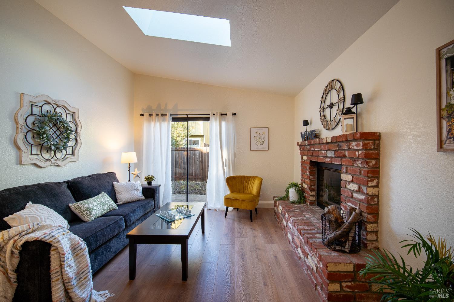 Detail Gallery Image 16 of 48 For 1416 Middlebrook Way, Rohnert Park,  CA 94928 - 3 Beds | 2 Baths