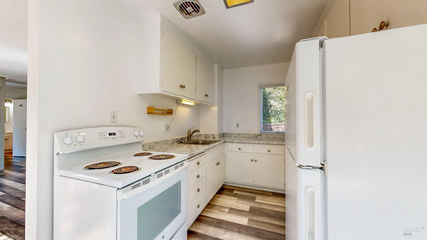 Detail Gallery Image 7 of 17 For 295 Scenic Rd, Fairfax,  CA 94930 - – Beds | – Baths