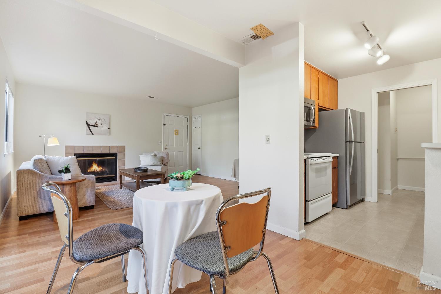 Detail Gallery Image 11 of 35 For 458 Bernice Ln, Sonoma,  CA 95476 - 2 Beds | 2 Baths