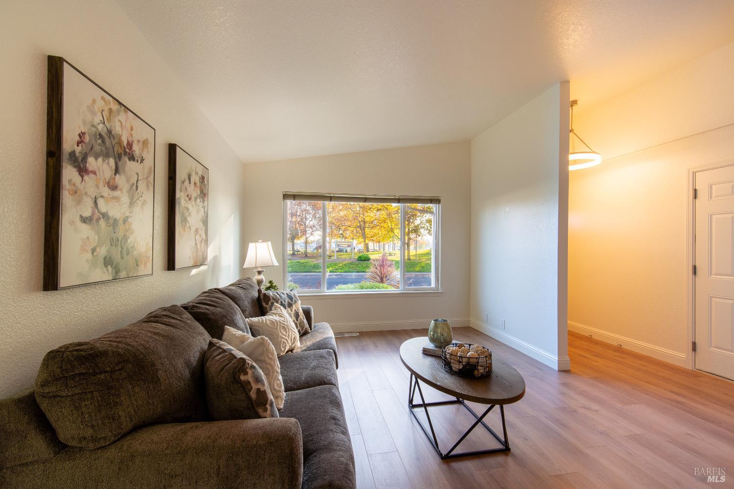 Detail Gallery Image 8 of 48 For 1416 Middlebrook Way, Rohnert Park,  CA 94928 - 3 Beds | 2 Baths