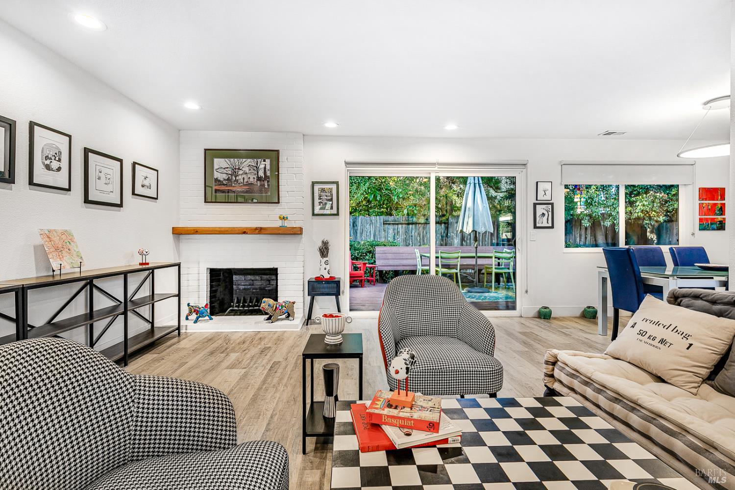 Detail Gallery Image 7 of 31 For 1927 Calavaras Dr, Santa Rosa,  CA 95405 - 3 Beds | 2 Baths