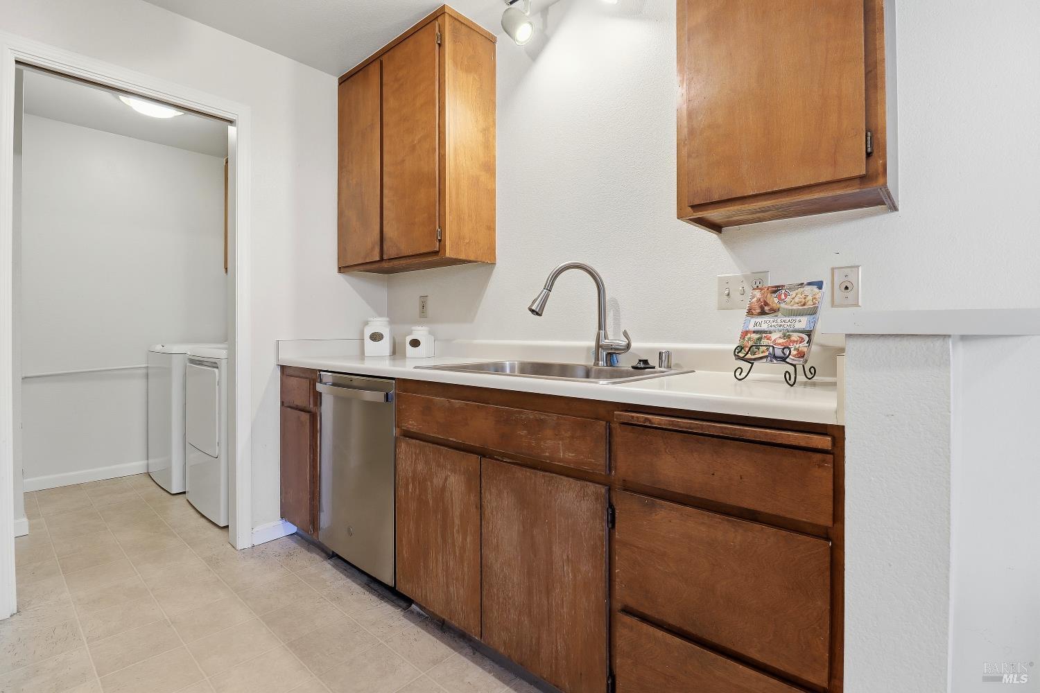 Detail Gallery Image 9 of 35 For 458 Bernice Ln, Sonoma,  CA 95476 - 2 Beds | 2 Baths