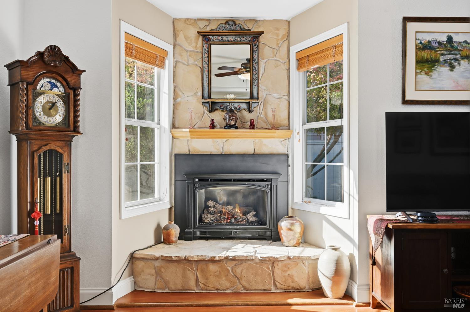 Detail Gallery Image 6 of 52 For 735 Carr Ave, Santa Rosa,  CA 95404 - 3 Beds | 2 Baths