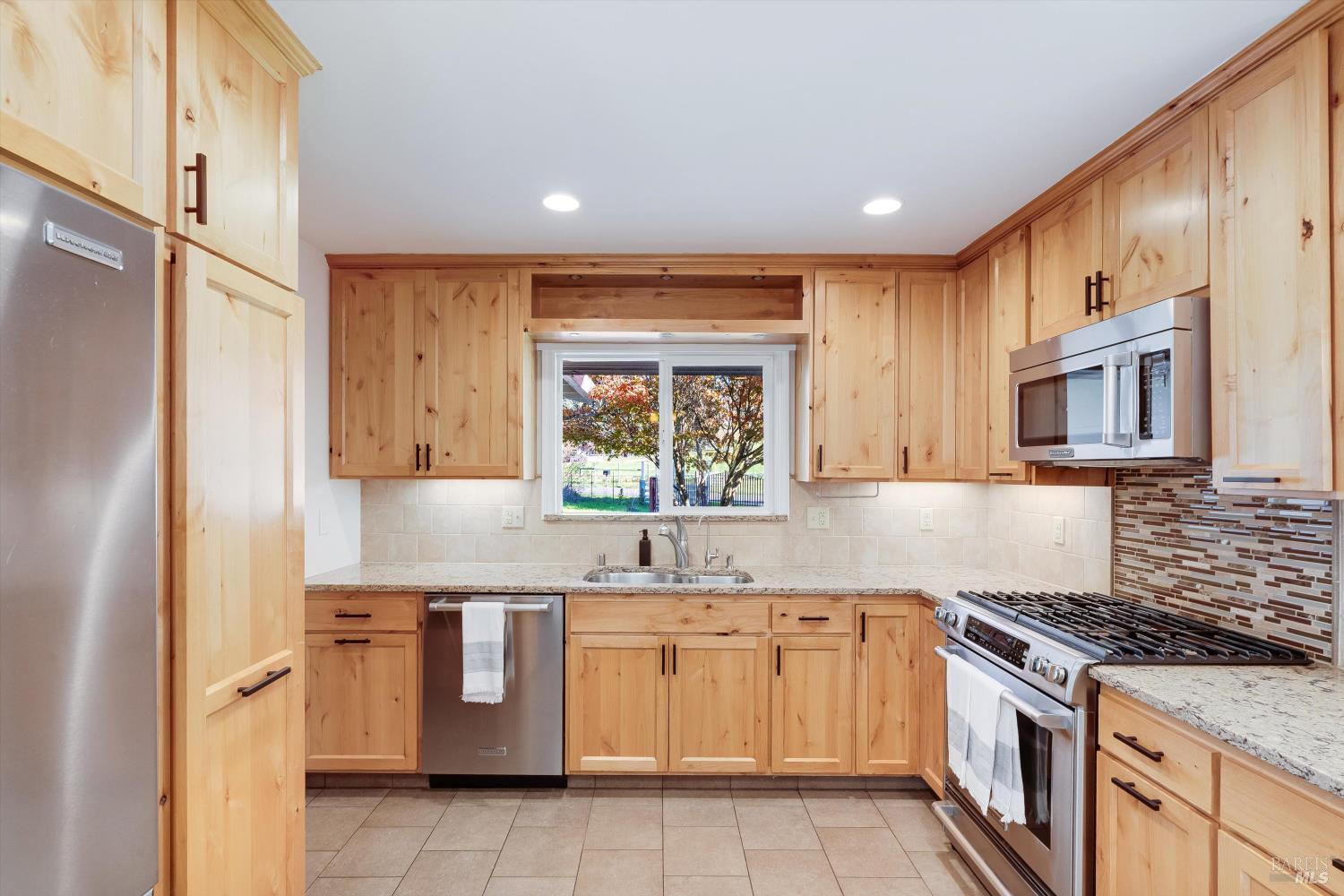 Detail Gallery Image 12 of 53 For 13180 Bodega Hwy, Sebastopol,  CA 95472 - 3 Beds | 2 Baths