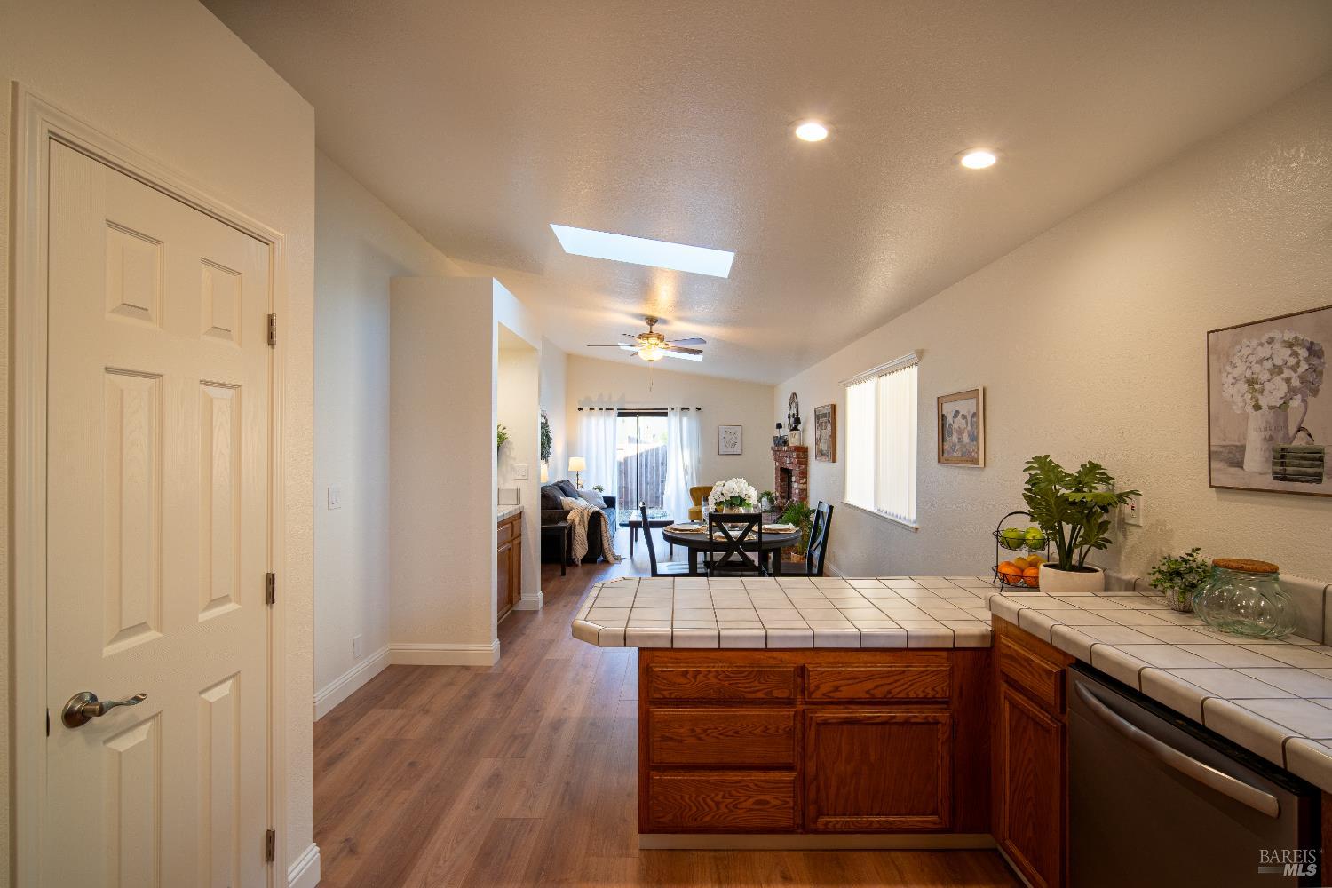 Detail Gallery Image 12 of 48 For 1416 Middlebrook Way, Rohnert Park,  CA 94928 - 3 Beds | 2 Baths