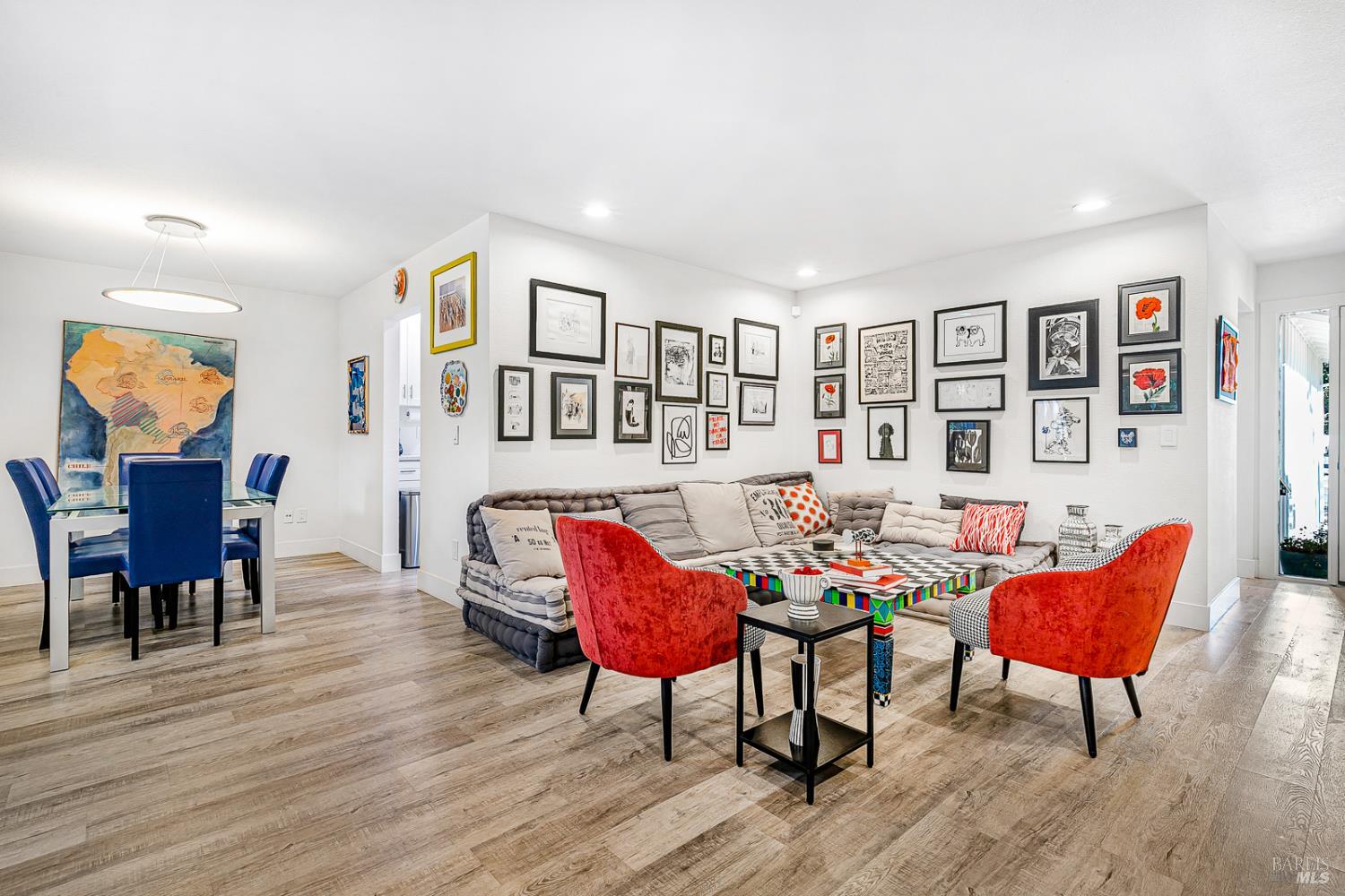 Detail Gallery Image 6 of 31 For 1927 Calavaras Dr, Santa Rosa,  CA 95405 - 3 Beds | 2 Baths