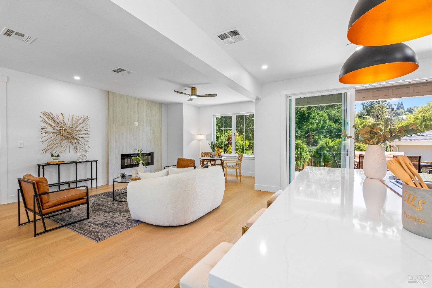 Detail Gallery Image 8 of 61 For 22 Cedar Ave, Kentfield,  CA 94904 - 5 Beds | 5 Baths