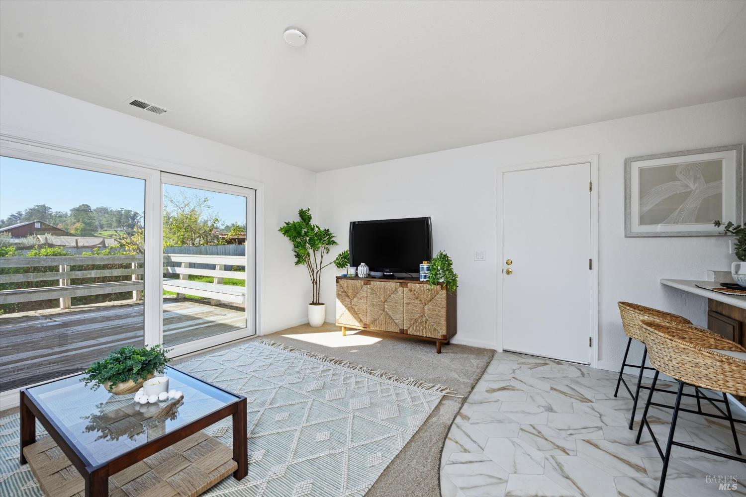 Detail Gallery Image 10 of 31 For 9125 Old Redwood Hwy, Cotati,  CA 94931 - 3 Beds | 2 Baths