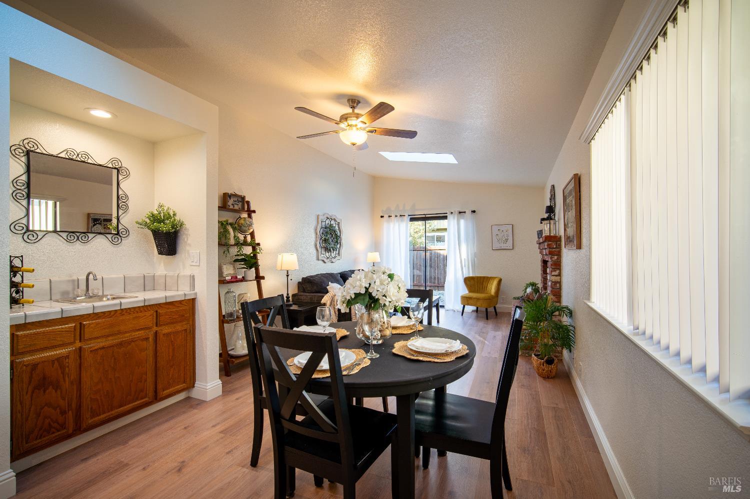 Detail Gallery Image 14 of 48 For 1416 Middlebrook Way, Rohnert Park,  CA 94928 - 3 Beds | 2 Baths