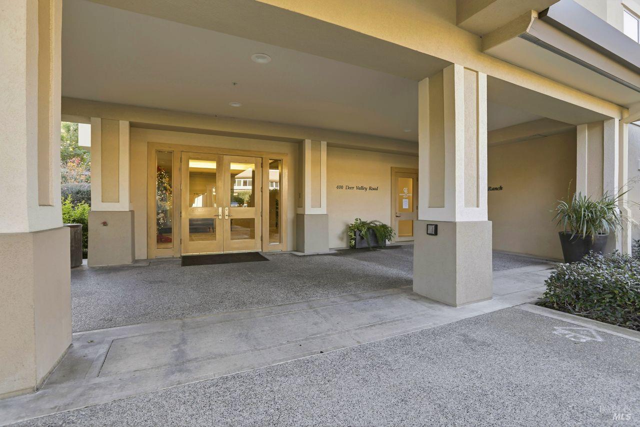 Detail Gallery Image 14 of 33 For 400 Deer Valley Rd 2f,  San Rafael,  CA 94903 - 2 Beds | 2 Baths