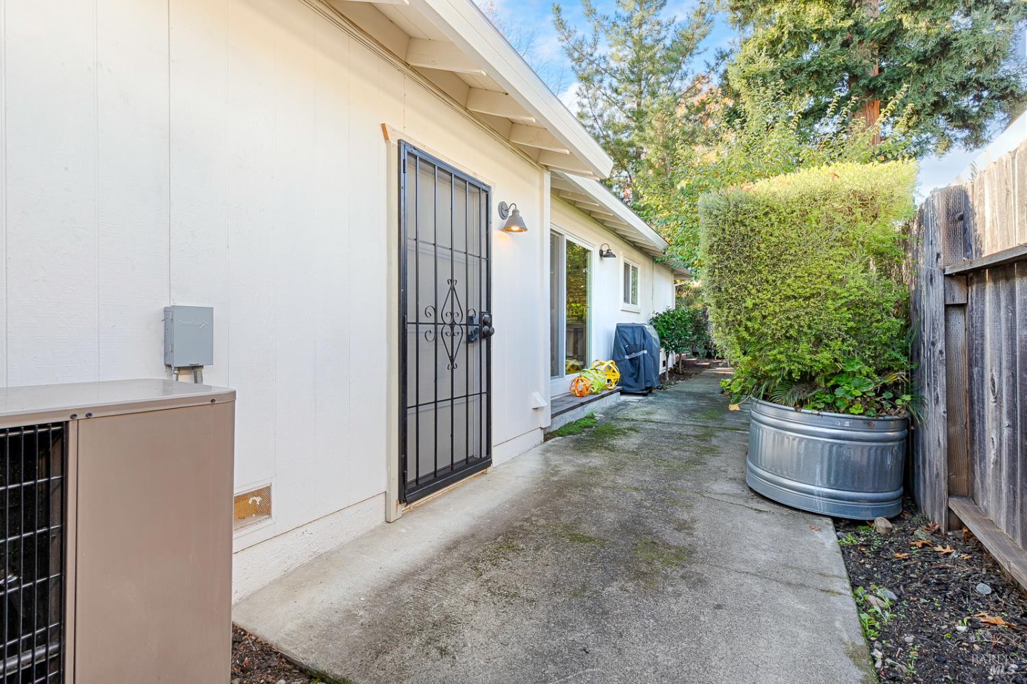 Detail Gallery Image 30 of 31 For 1927 Calavaras Dr, Santa Rosa,  CA 95405 - 3 Beds | 2 Baths