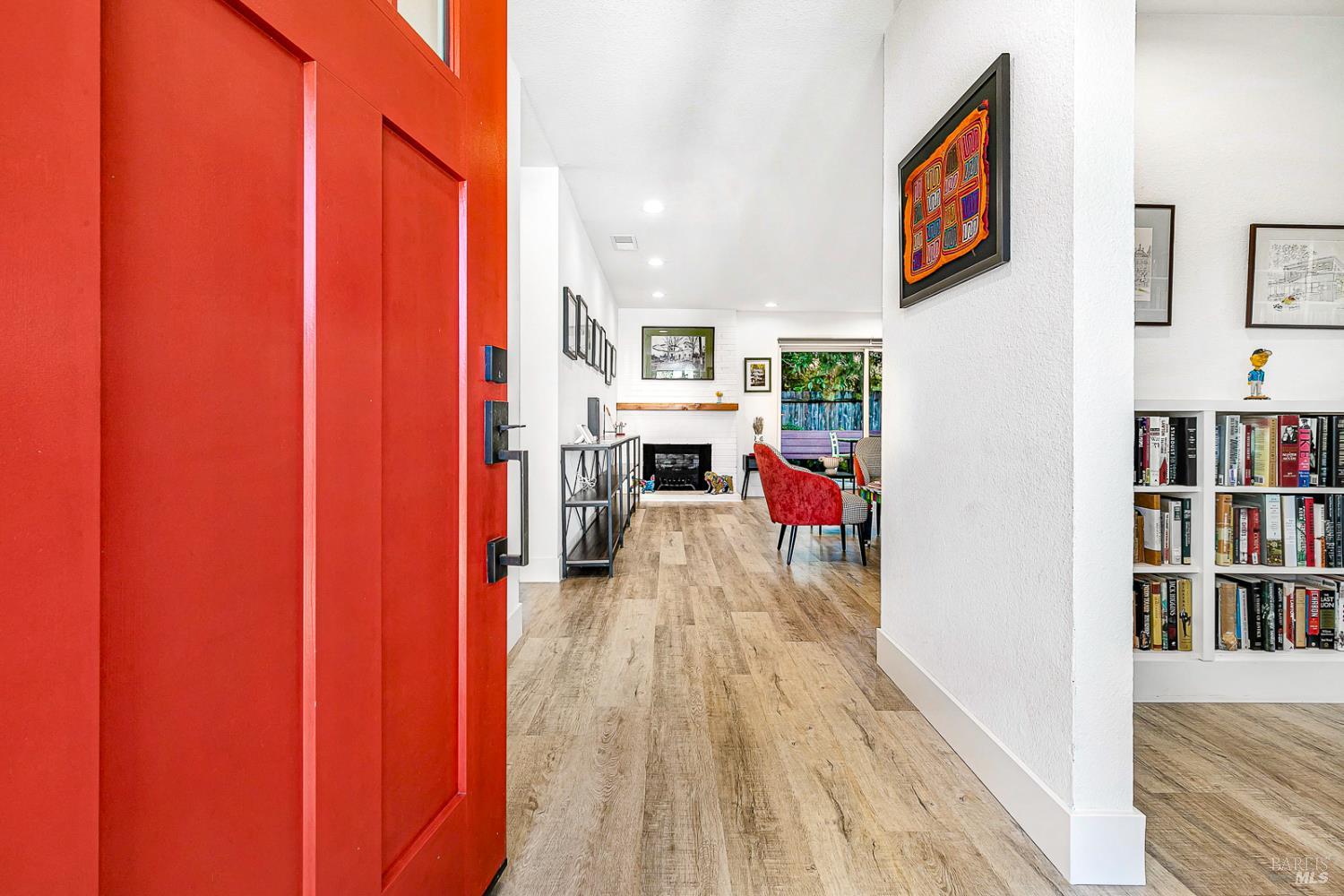 Detail Gallery Image 3 of 31 For 1927 Calavaras Dr, Santa Rosa,  CA 95405 - 3 Beds | 2 Baths