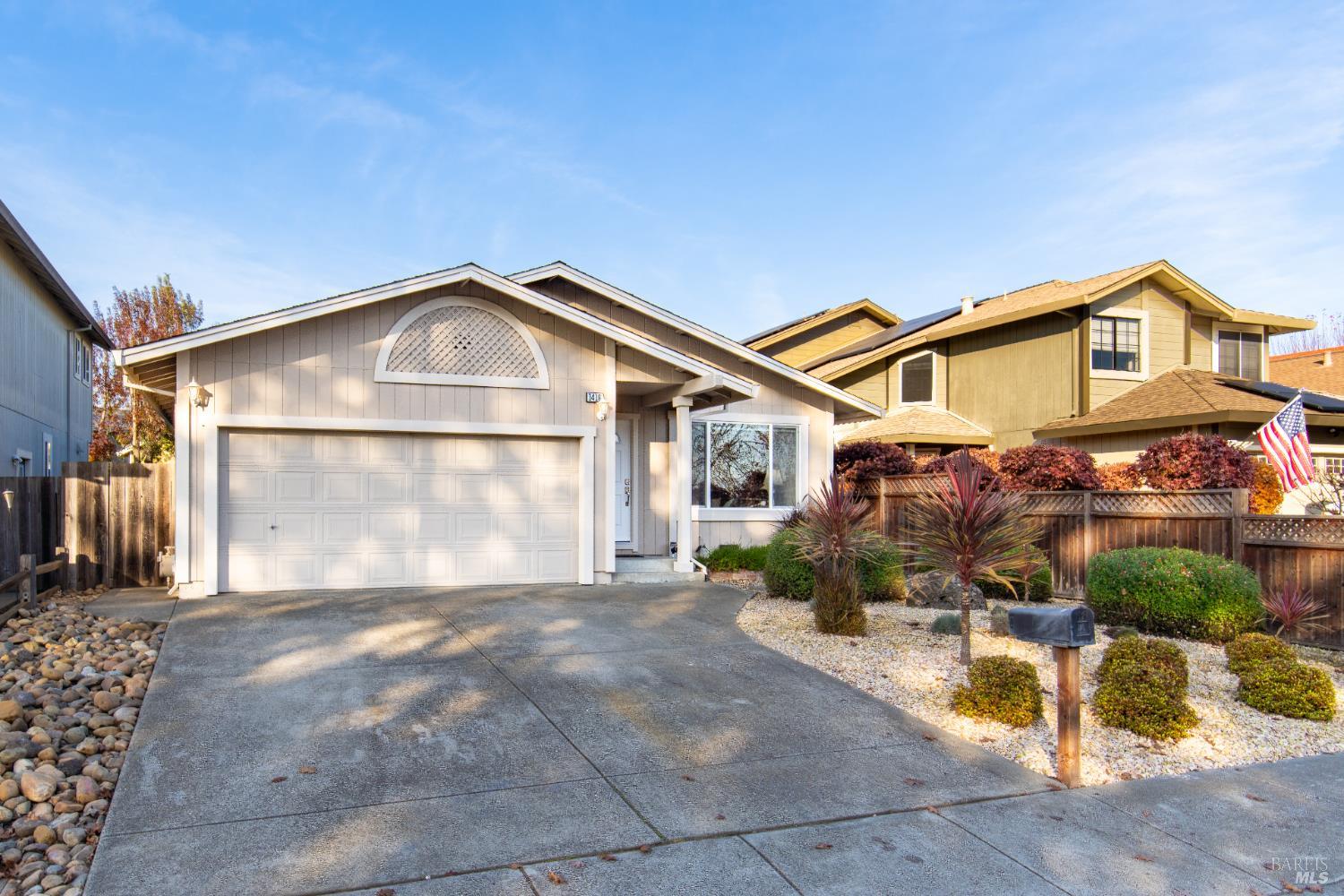 Detail Gallery Image 3 of 48 For 1416 Middlebrook Way, Rohnert Park,  CA 94928 - 3 Beds | 2 Baths