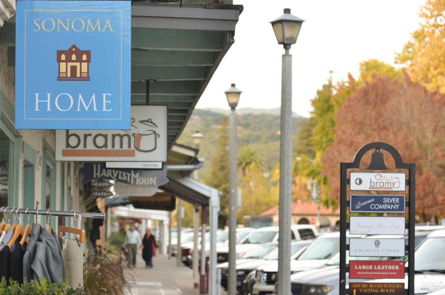 Detail Gallery Image 30 of 32 For 1339 Mission Dr, Sonoma,  CA 95476 - 2 Beds | 2 Baths