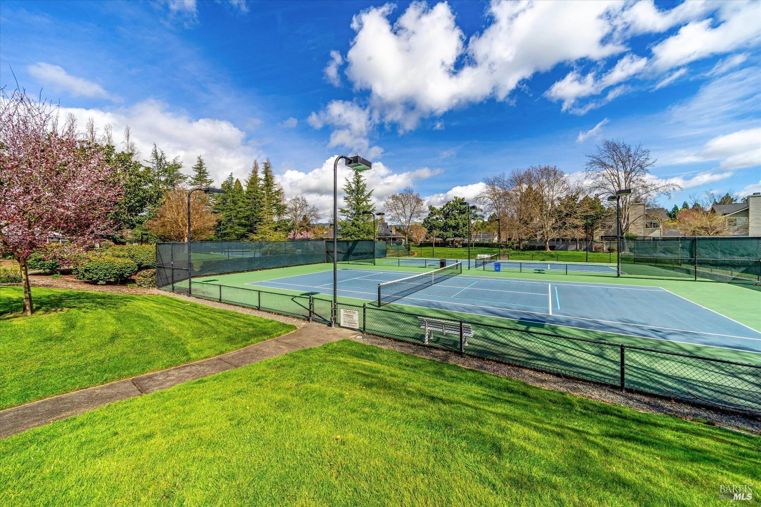 Detail Gallery Image 39 of 56 For 71 Valley Club Cir, Napa,  CA 94558 - 3 Beds | 2/1 Baths