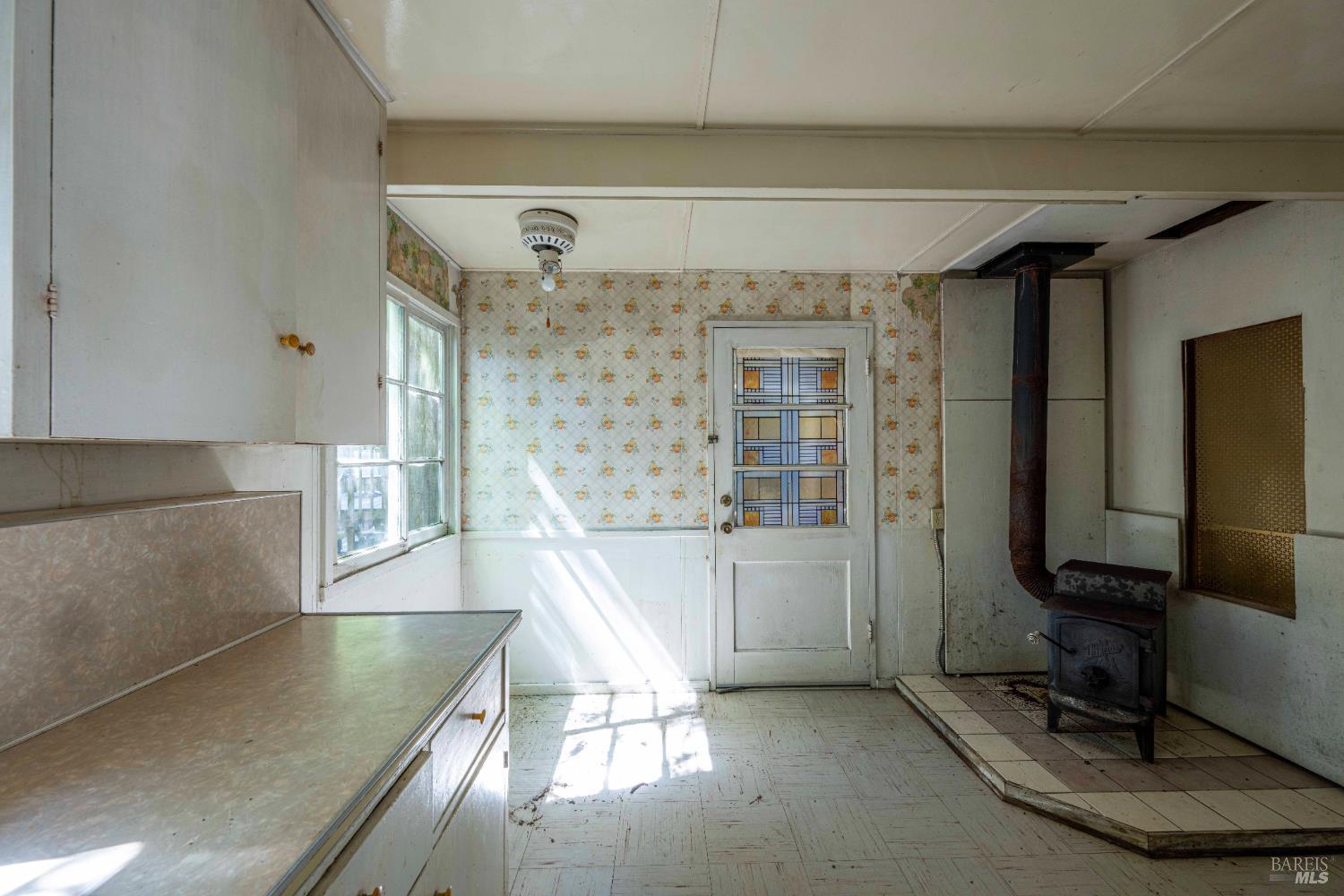 Detail Gallery Image 6 of 20 For 17390 Riverside Dr, Guerneville,  CA 95446 - 2 Beds | 1 Baths